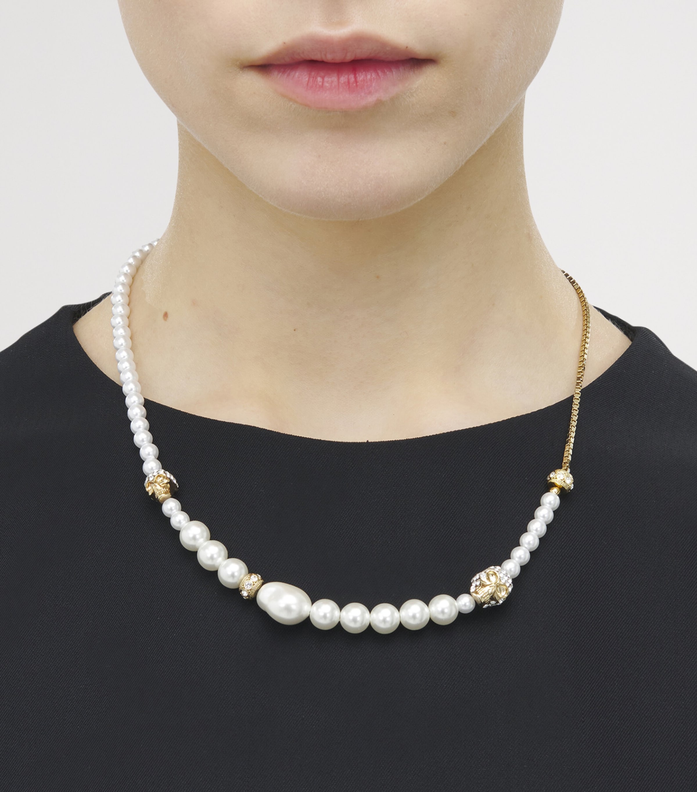 Faux Pearl and Skull Necklace 1953 Image 3