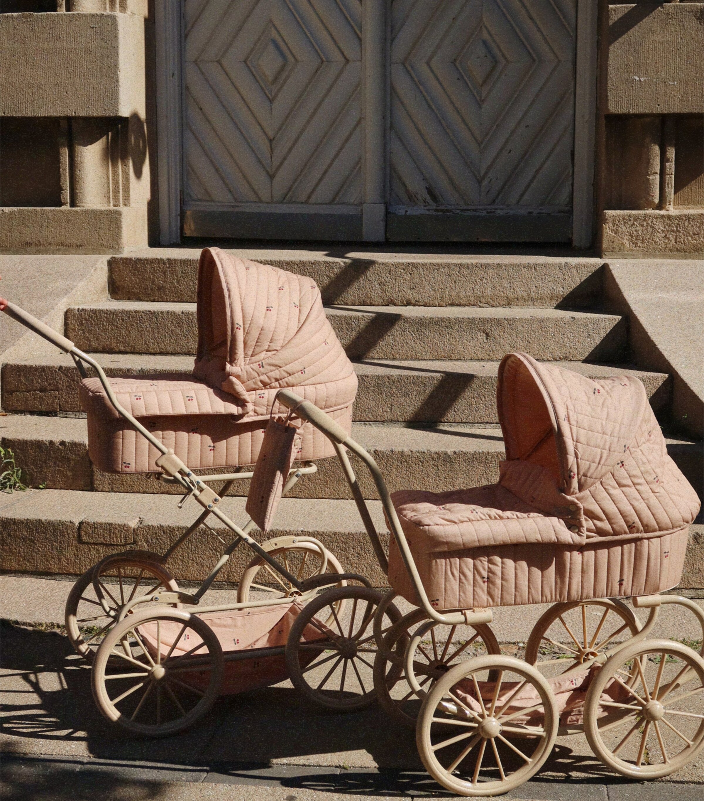 KONGES SLOJD Minnie Doll Pram Blush Image 9