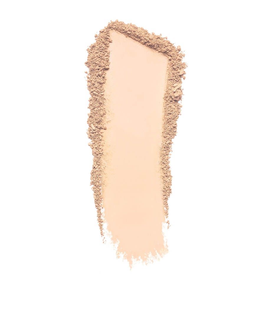Double Wear Stay-in-Place Matte Powder Foundation 2C2 Image 2