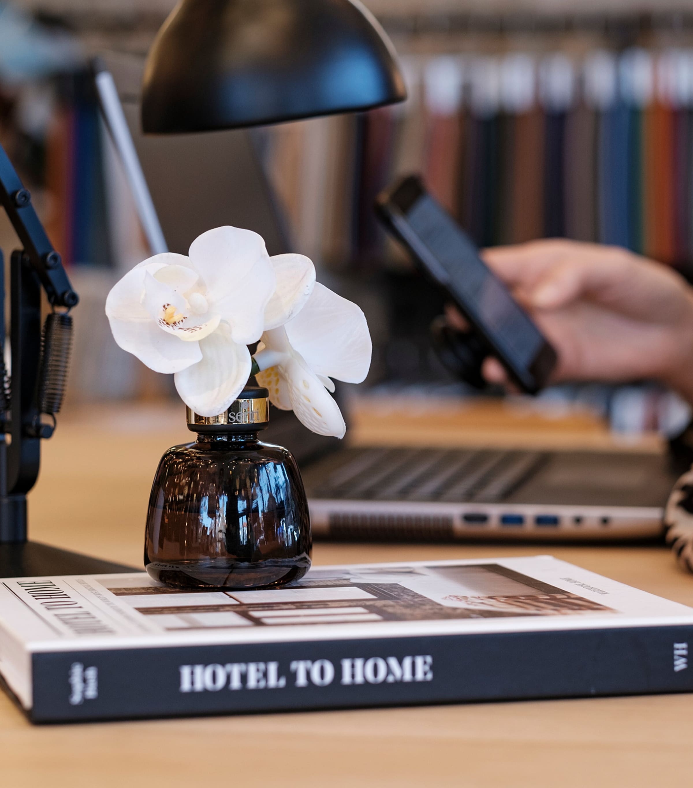 The Little Orchid White Flowers Diffuser (100ml) BRONZE Image 5