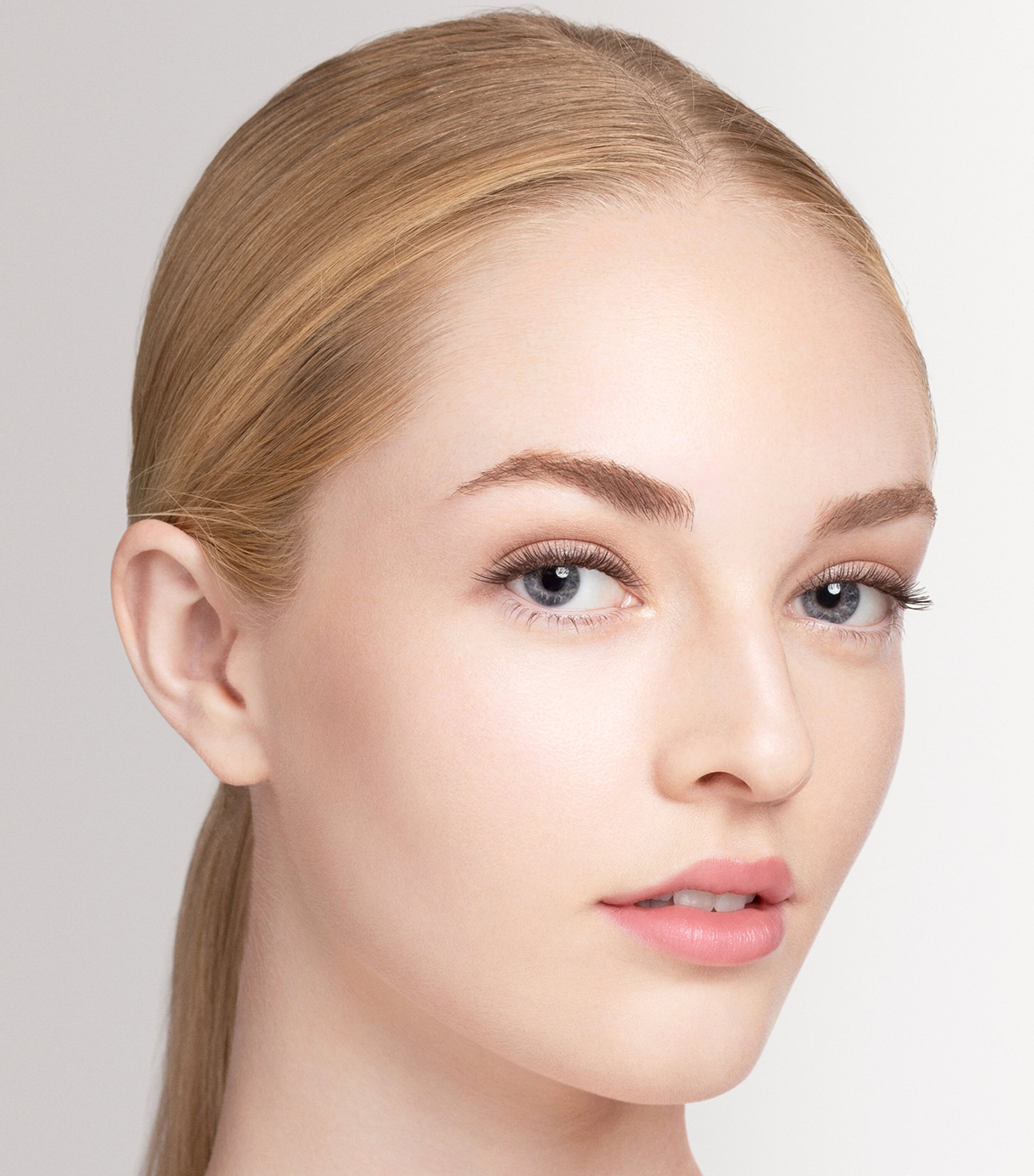 Future Skin Cushion Skincare Foundation AURA Image 3