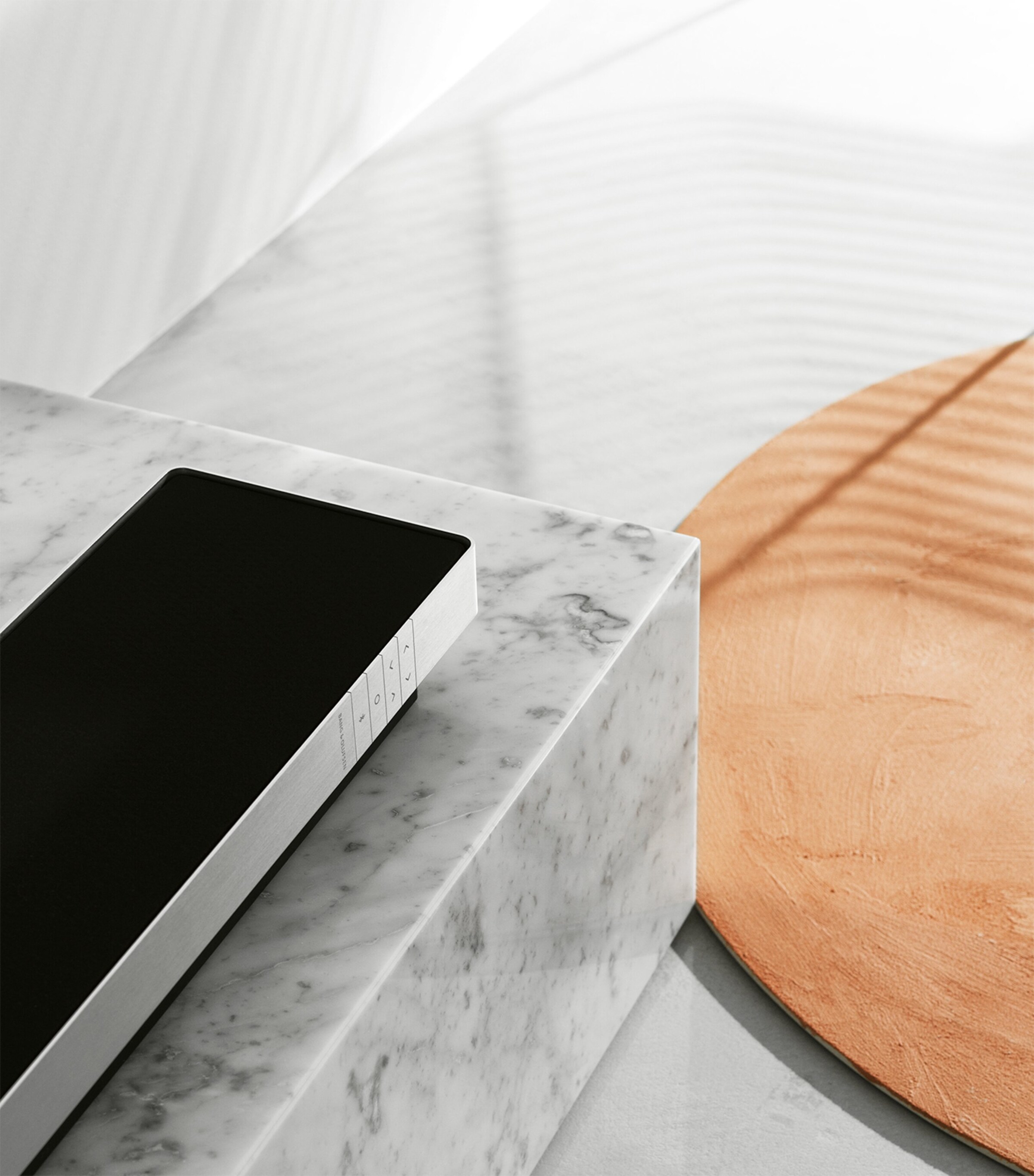 Beosound Stage AL2 Soundbar SILVER BLACK Image 4