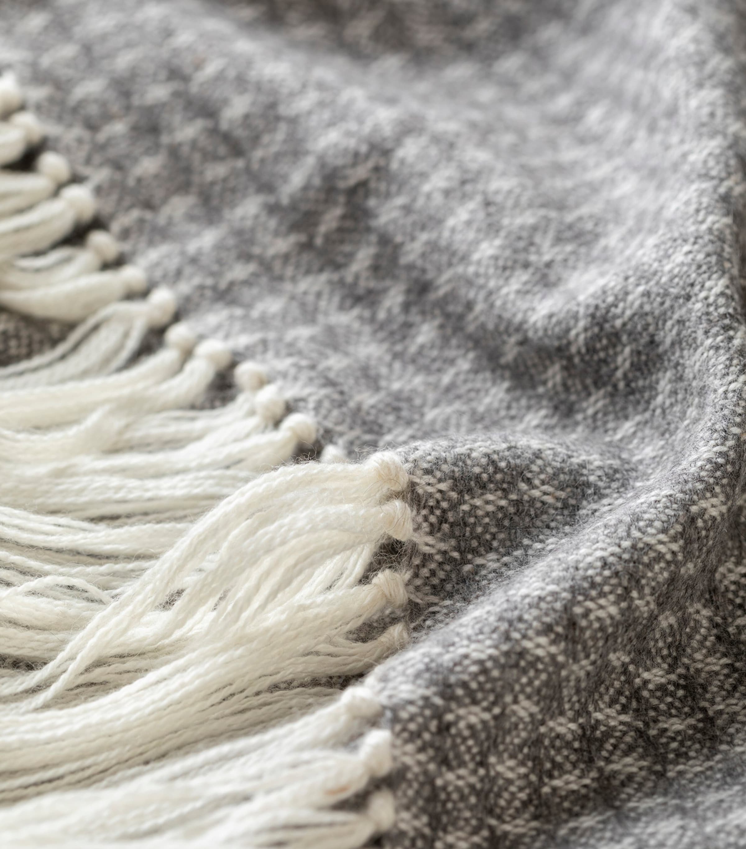 Alpaca-Blend Willow Throw (150cm x 230cm) GREY Image 5