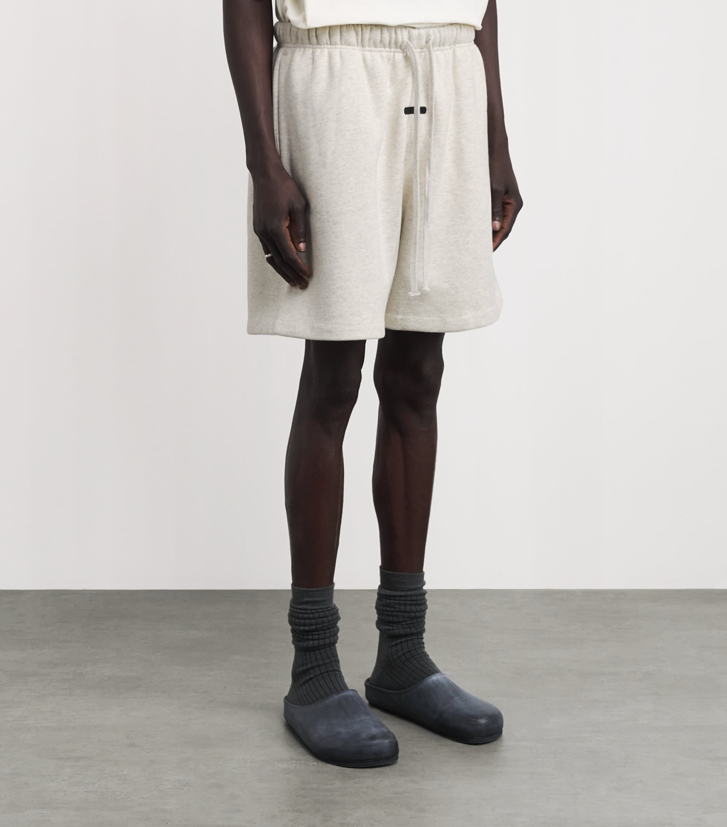 FEAR OF GOD ESSENTIALS Mens Fleece Classic Sweatshorts Oatml Hthr/lght Hthr Image 4