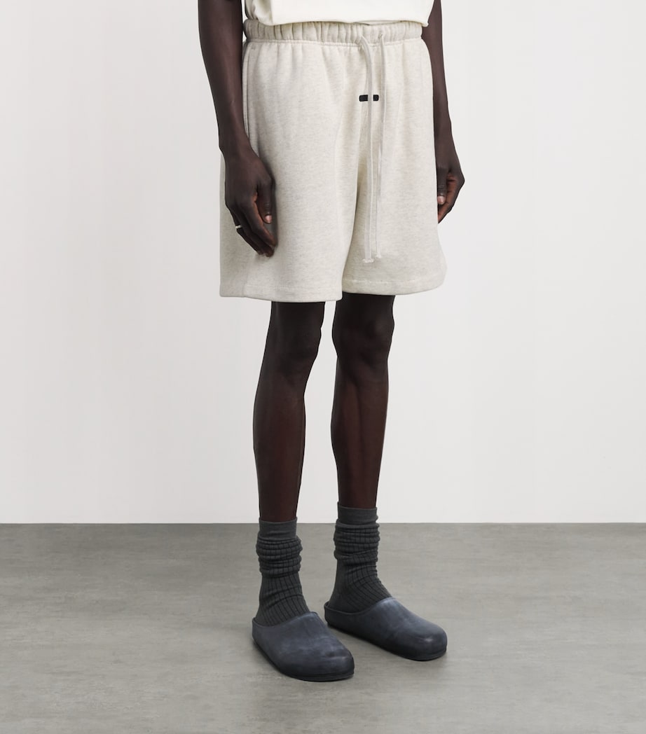 FEAR OF GOD ESSENTIALS Mens Fleece Classic Sweatshorts Oatml Hthr/lght Hthr Image 4