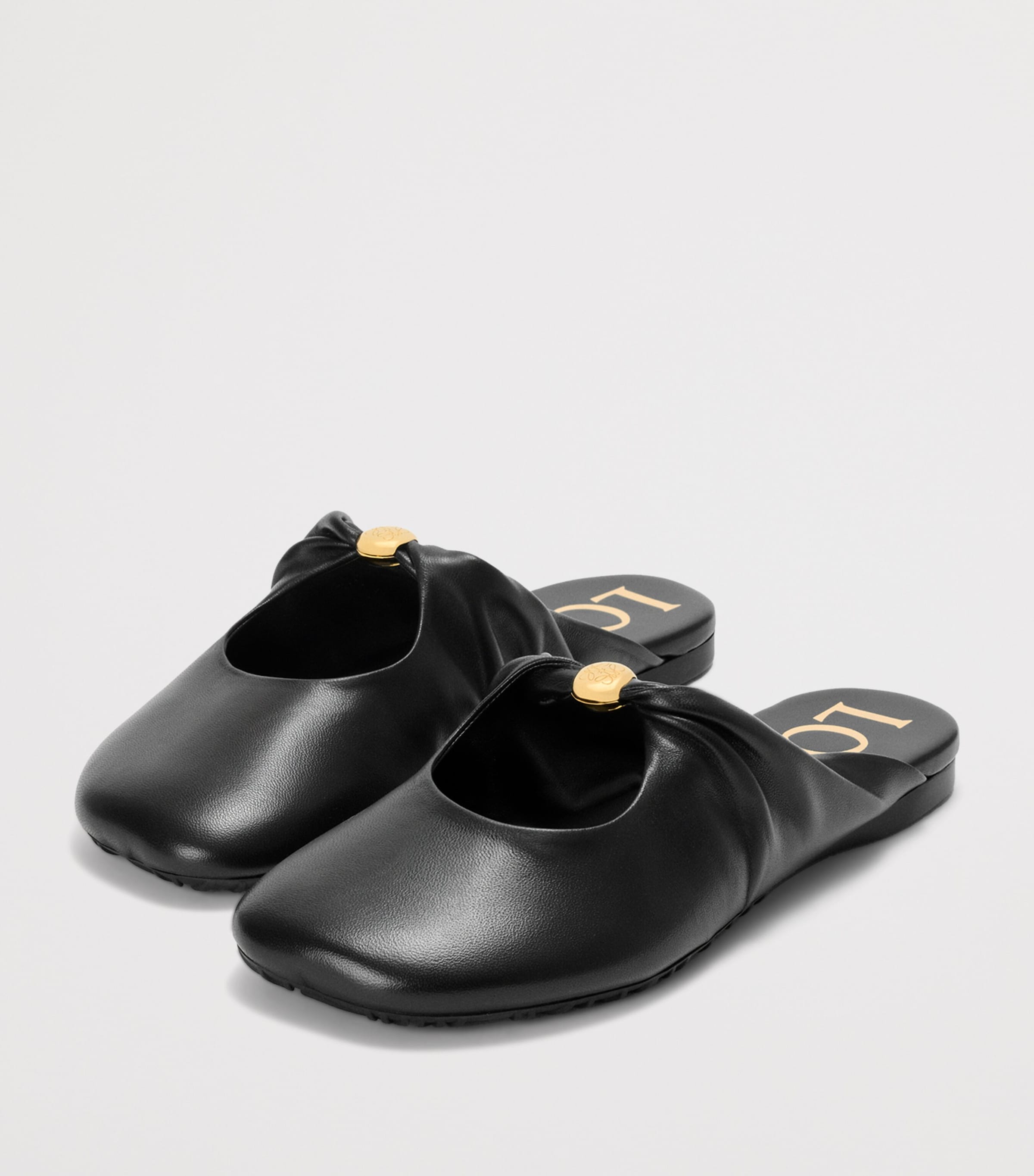 LOEWE 黒 リボン付きミュール LOEWE Black Leather Pebble Mules | Harrods US