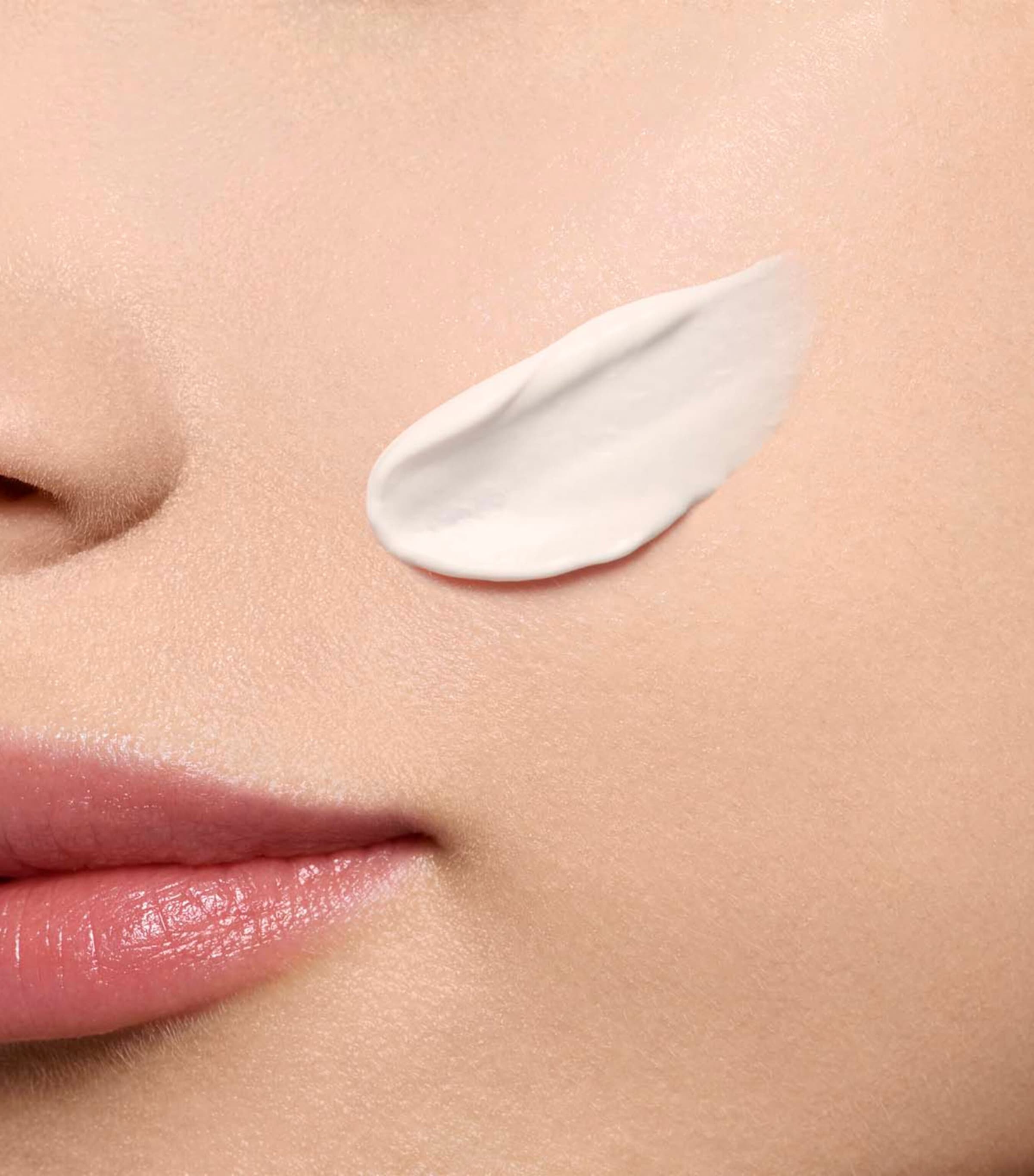 UV Plus Anti-Pollution SPF 50 Translucent (30ml) NO COLOUR Image 3