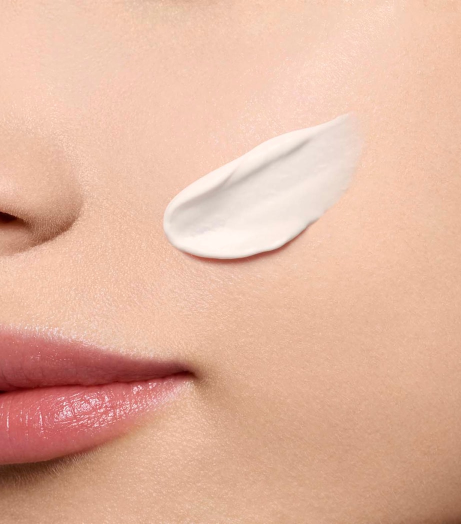 UV Plus Anti-Pollution SPF 50 Translucent (30ml) NO COLOUR Image 3