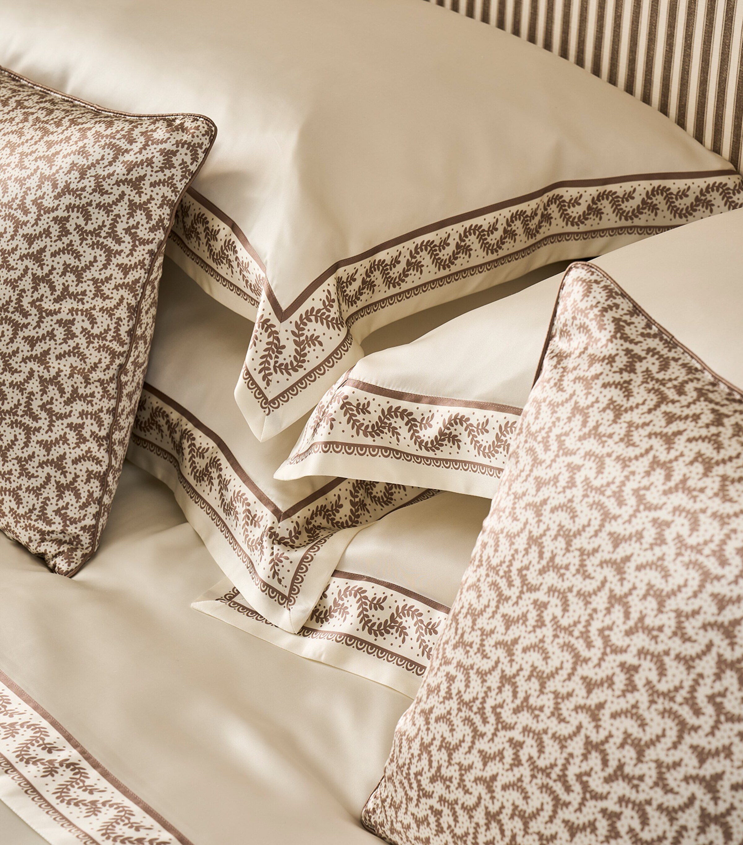 Gingerlily Silk Fern Vine Oxford Pillowcase (50cm x 70cm) Mocha/ivory Image 3