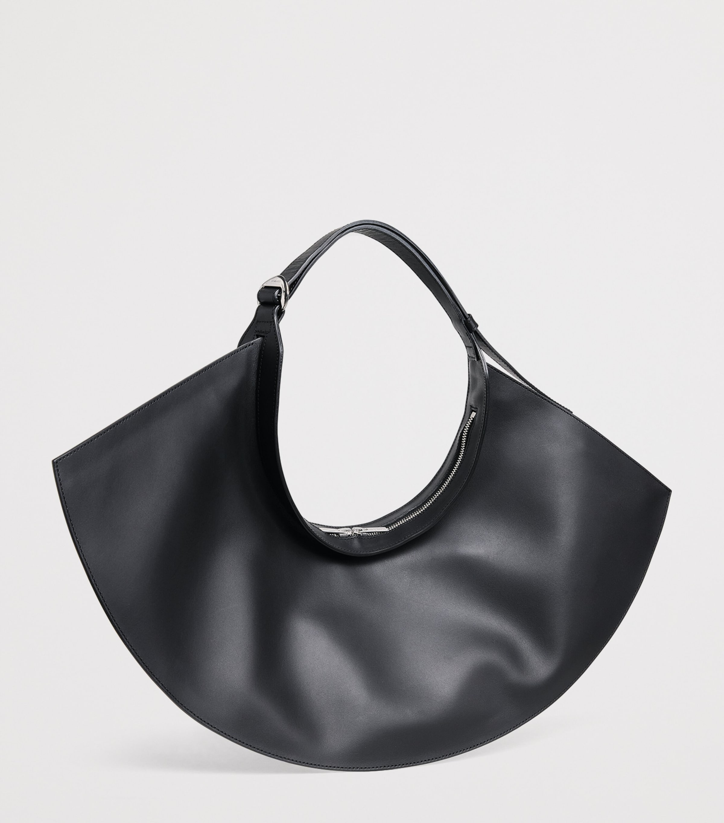 Issey Miyake Medium Leather Fin Bag Black Image 3