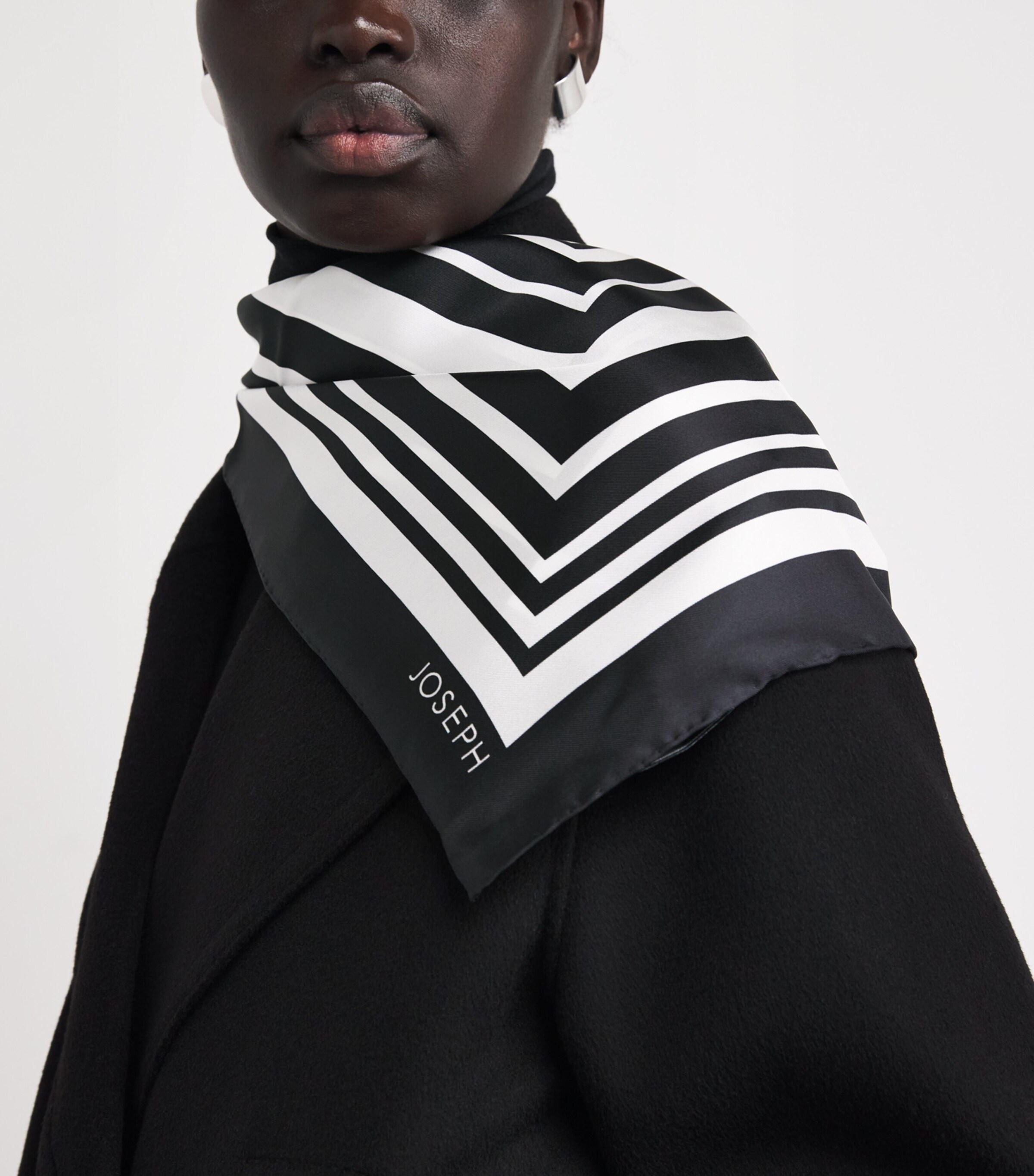 Large Silk Zenza Scarf BLACK/WHITE Image 2