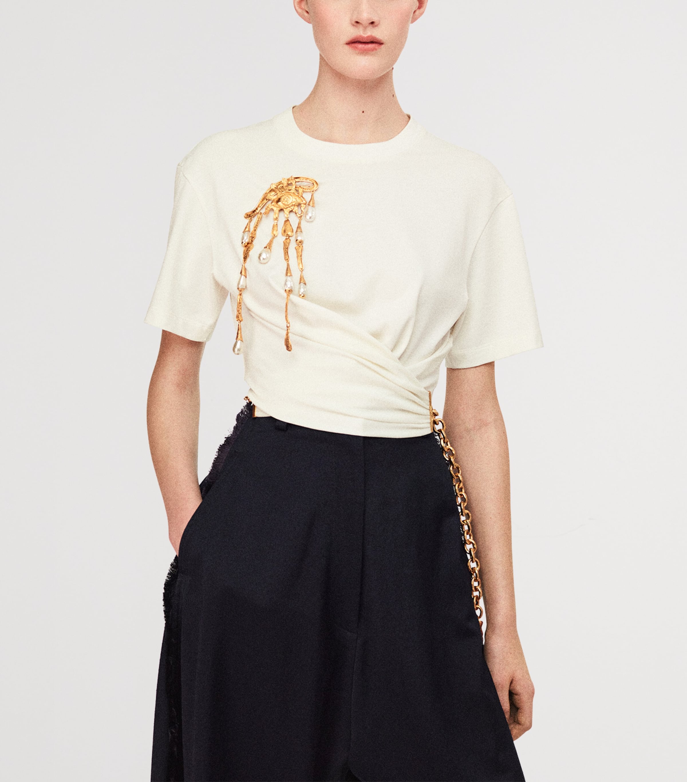 Pearl Eye and Teardrop Brooch 001 GOLD Image 2