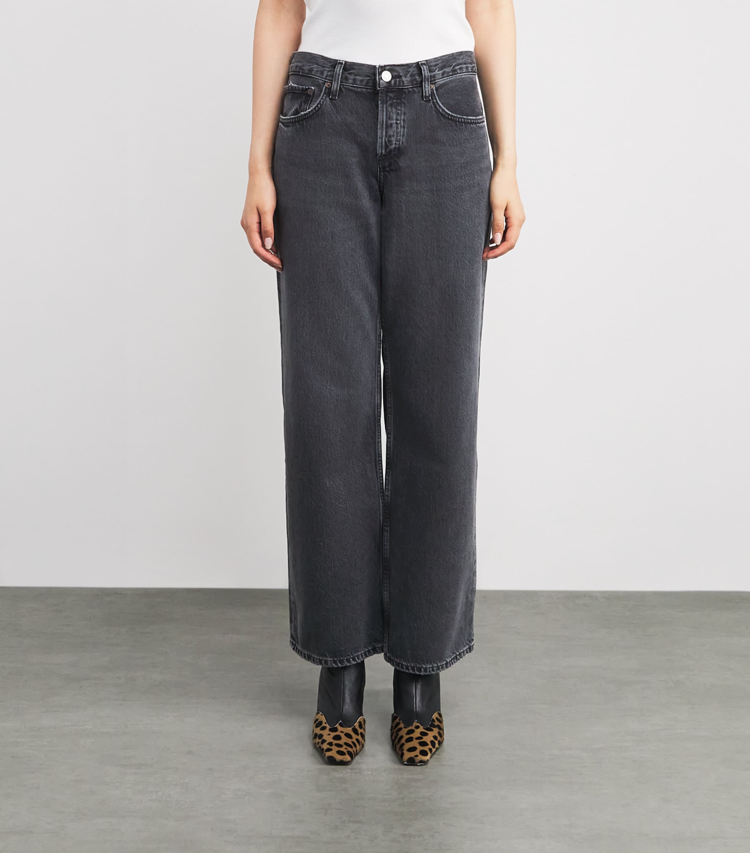 Low-Rise Loose Jeans SYMBOLIC Image 3