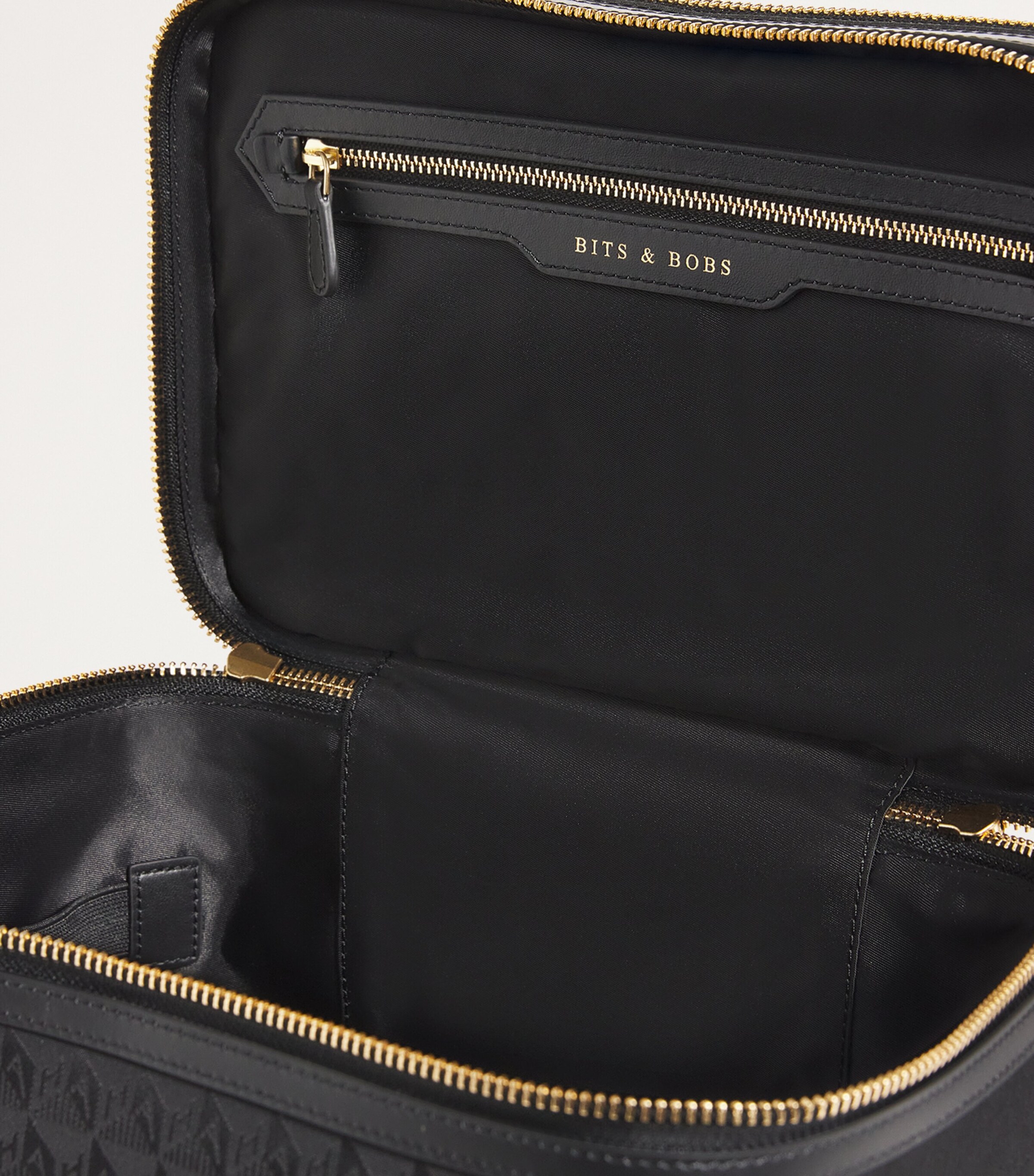関税なし☆ANYA HINDMARCH Jacquard Vanity Kit Travel Bag Anya Hindmarch Jacquard Vanity Kit Travel Bag | Harrods US