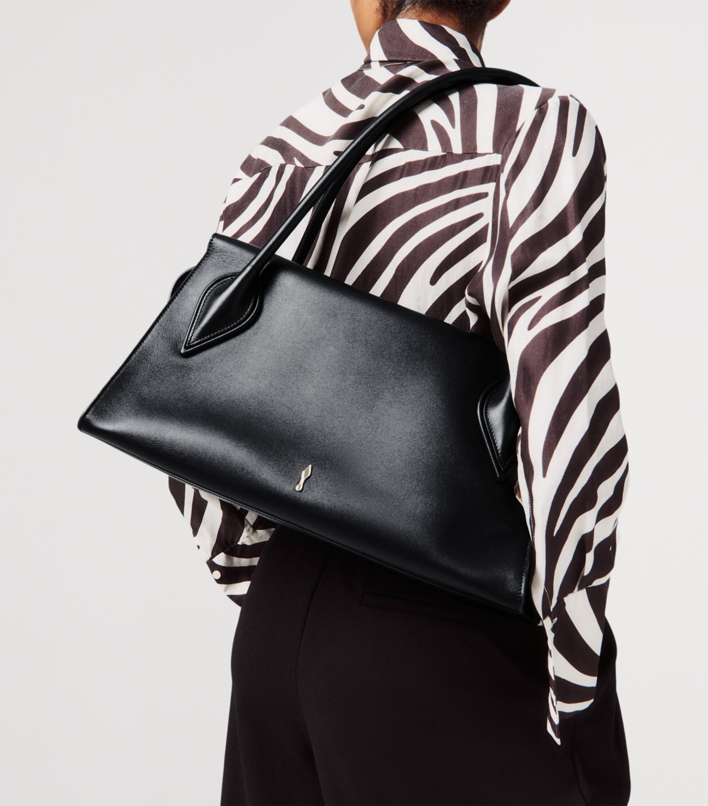 Venus Medium Leather Shoulder Bag BK01 Image 2