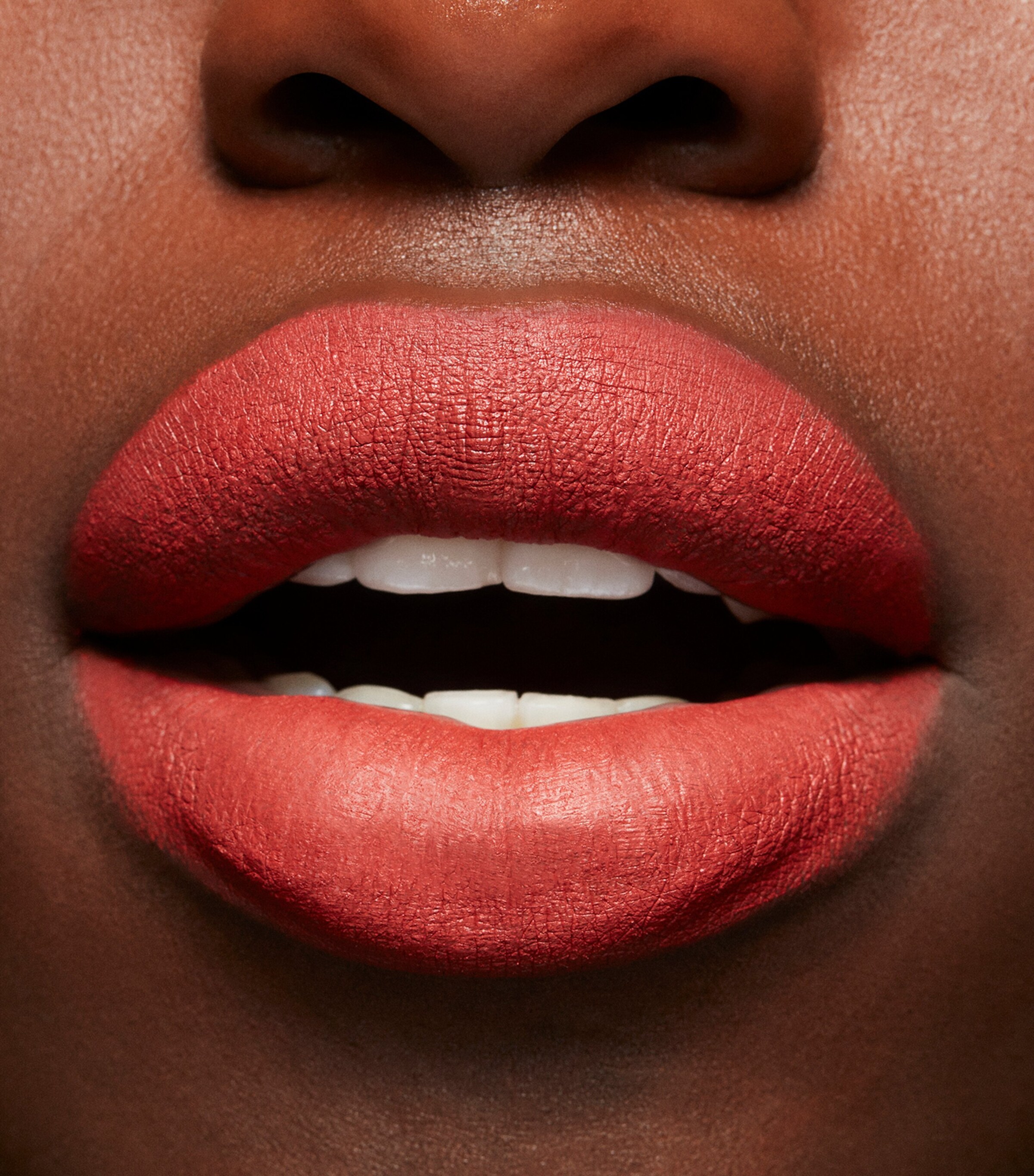 Retro Matte Liquid Lipcolour CHILI ADDICT Image 5