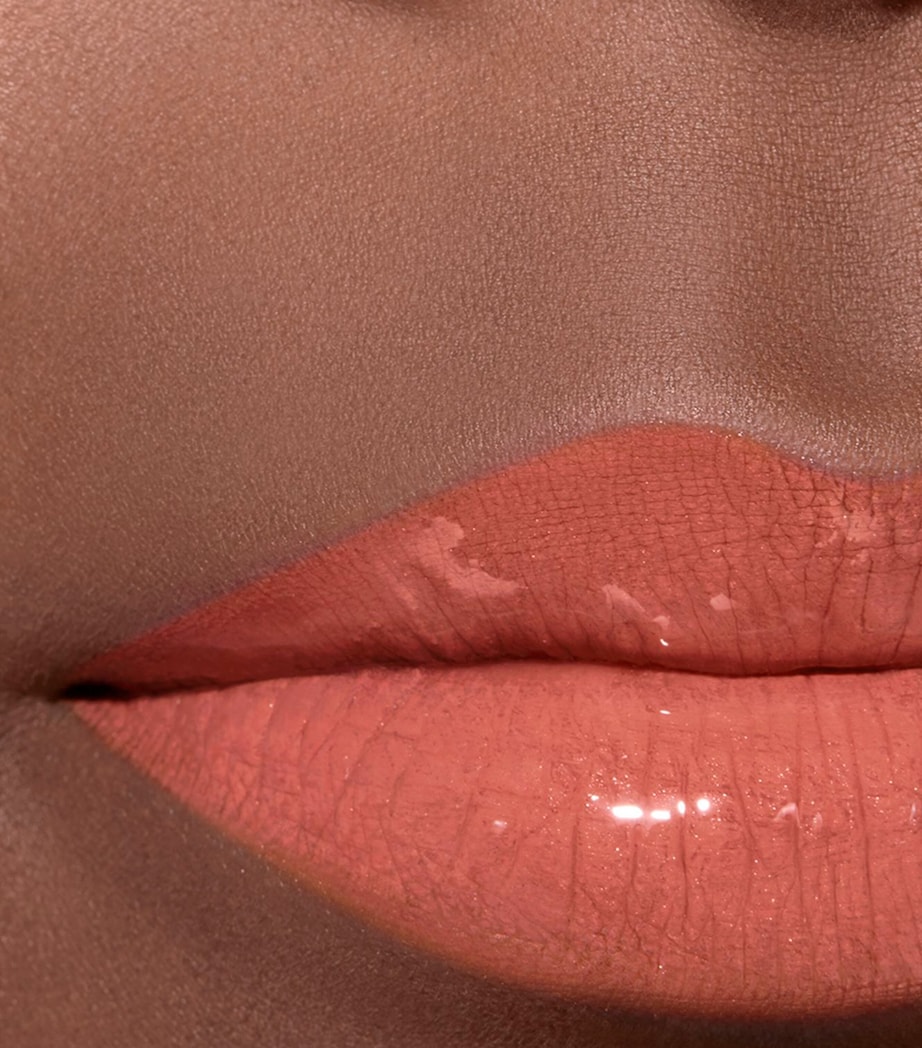 CHANEL LE ROUGE DUO ULTRA TENUE Liquid Lip Colour Feel Image 4