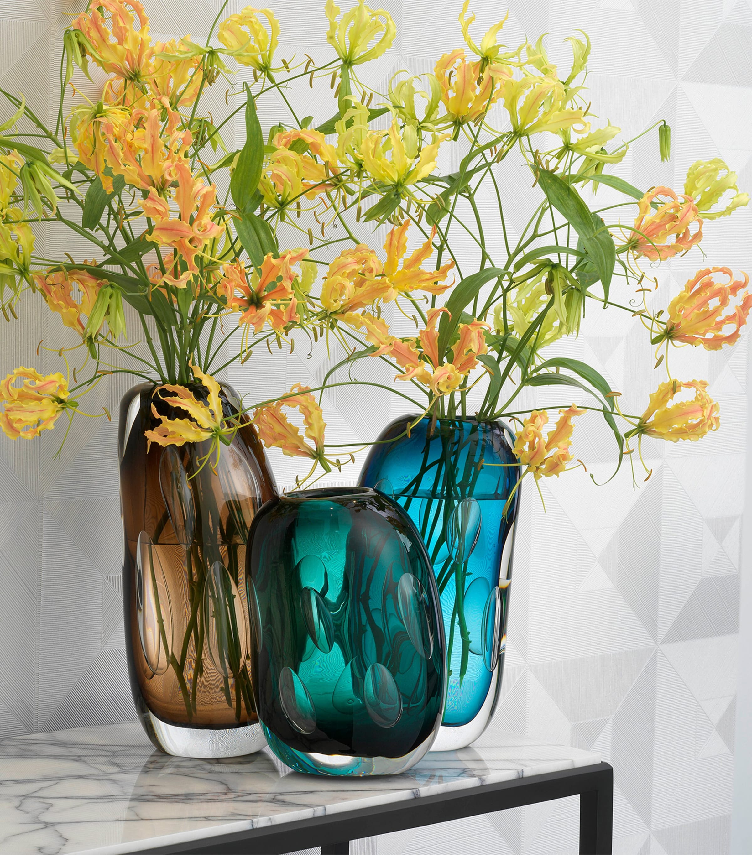 Eichholtz Small Glass Sianni Vase (28cm) Image 2