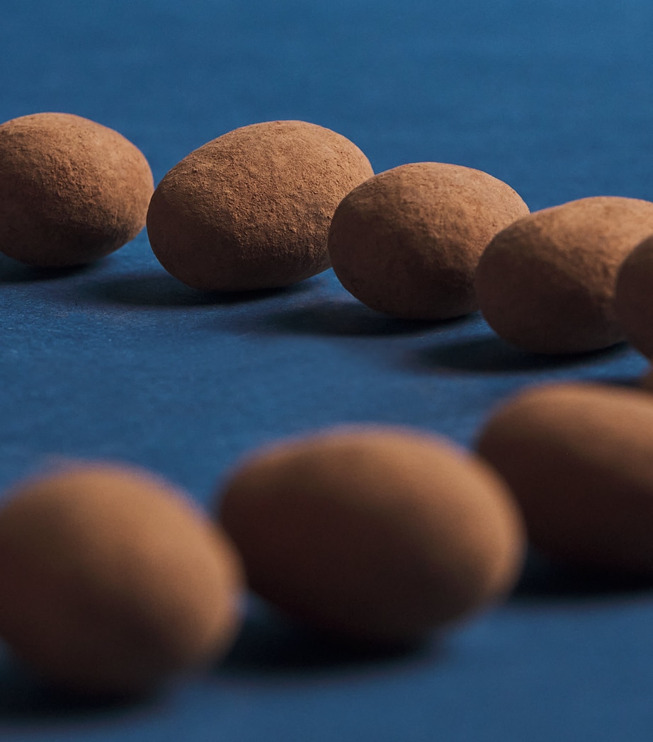 Harrods Cocoa-Dusted Almonds (600g) Image 3