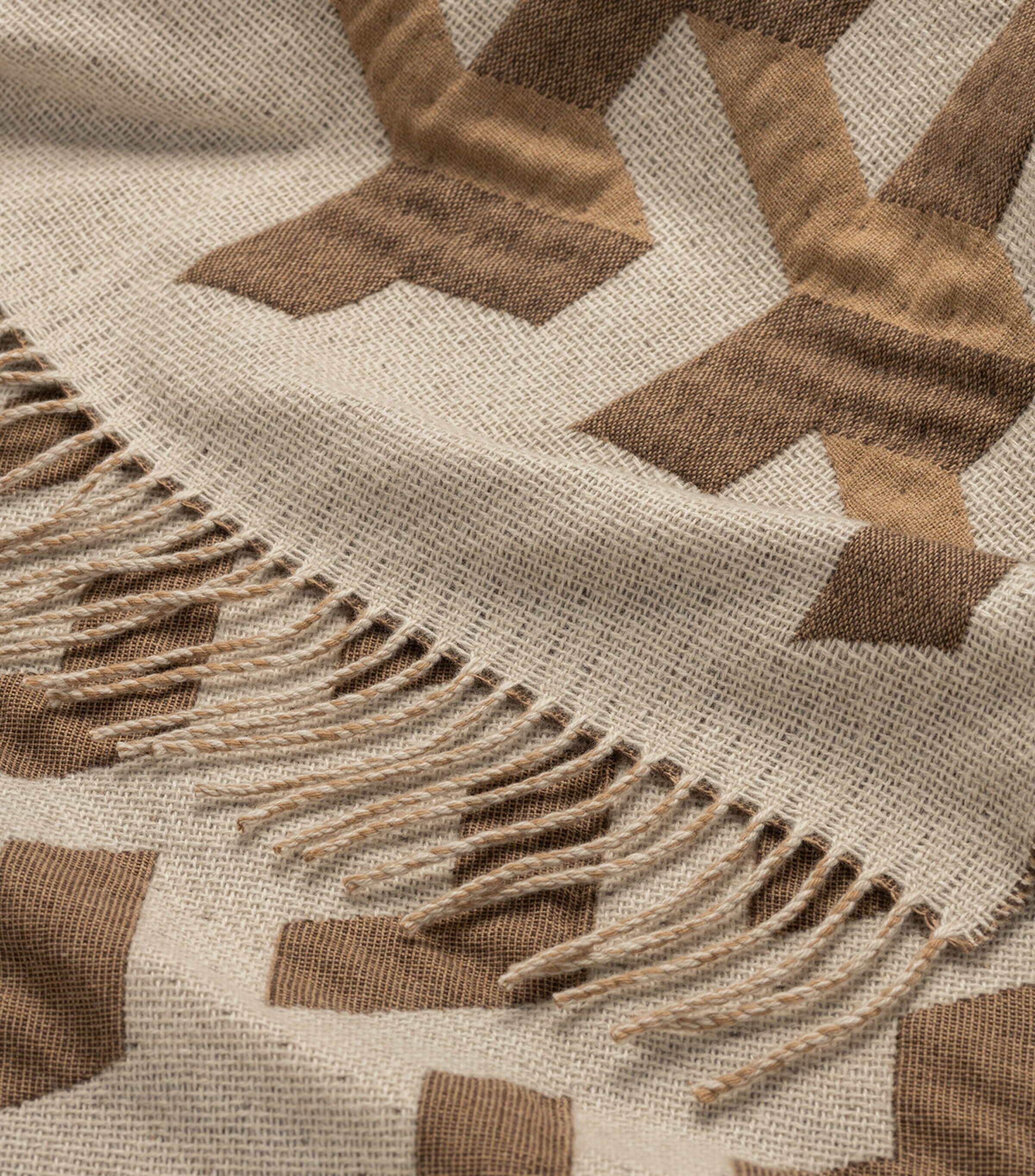 Begg x Co Wool-Cashmere Sivill Throw (140cm x 180cm) Bolsena Volga Image 3