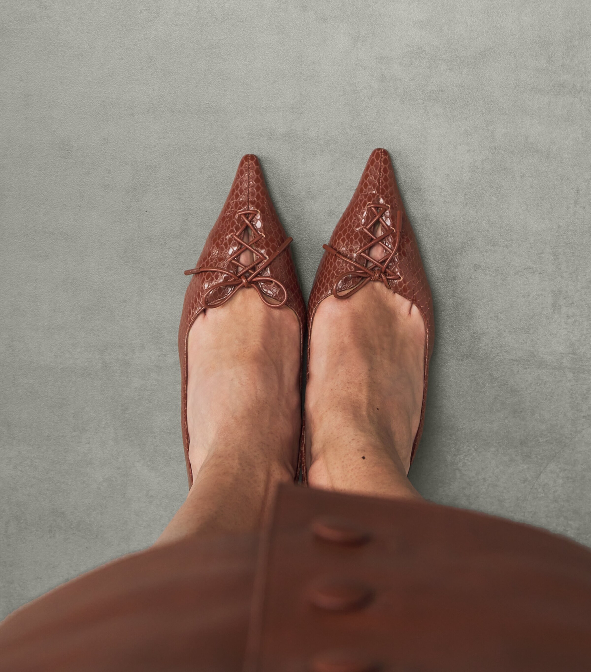 Scarlett 50 Snake Embossed Pumps COGNAC Image 6