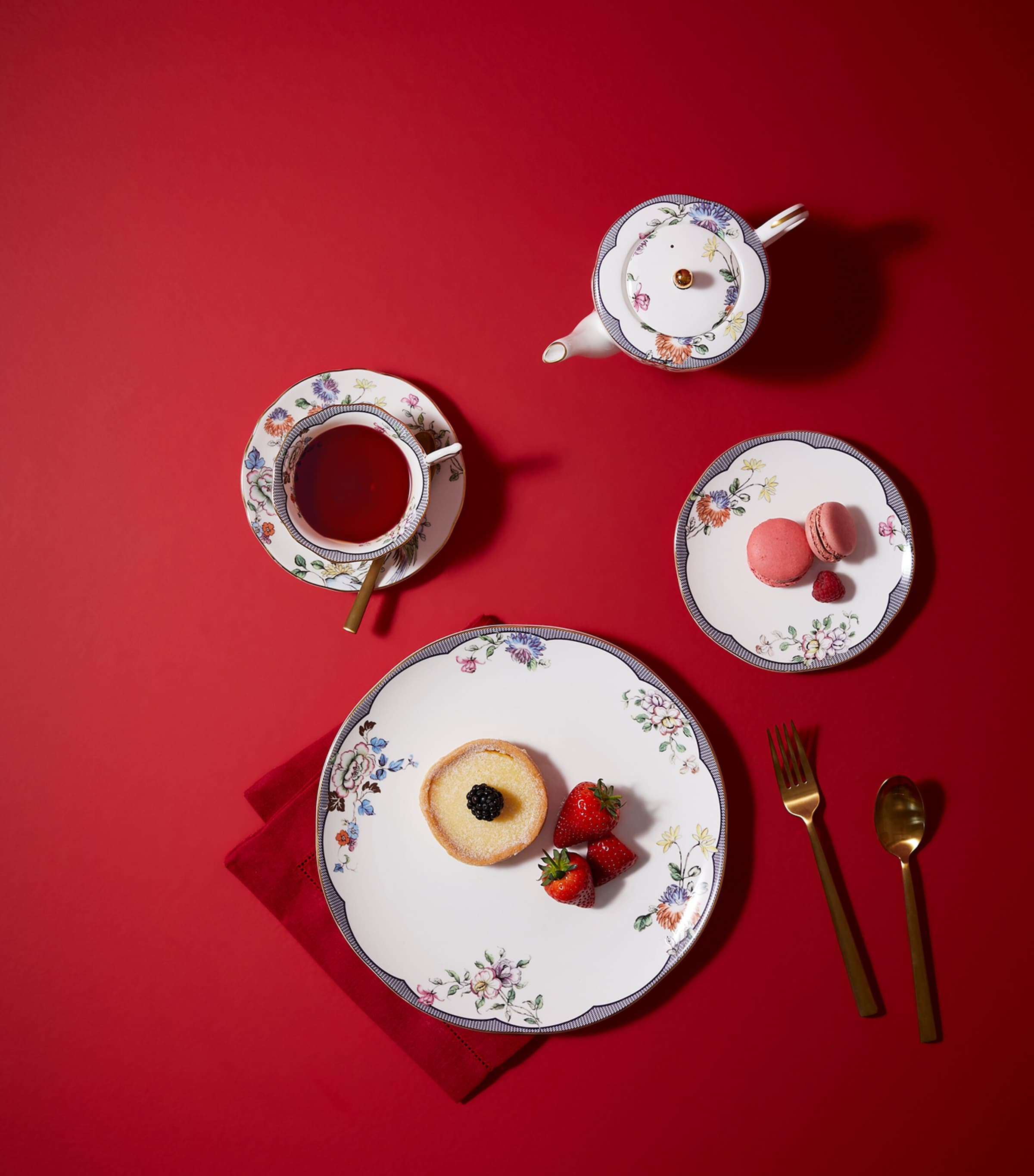 Wedgwood Fortune Teapot (370ml) Image 2