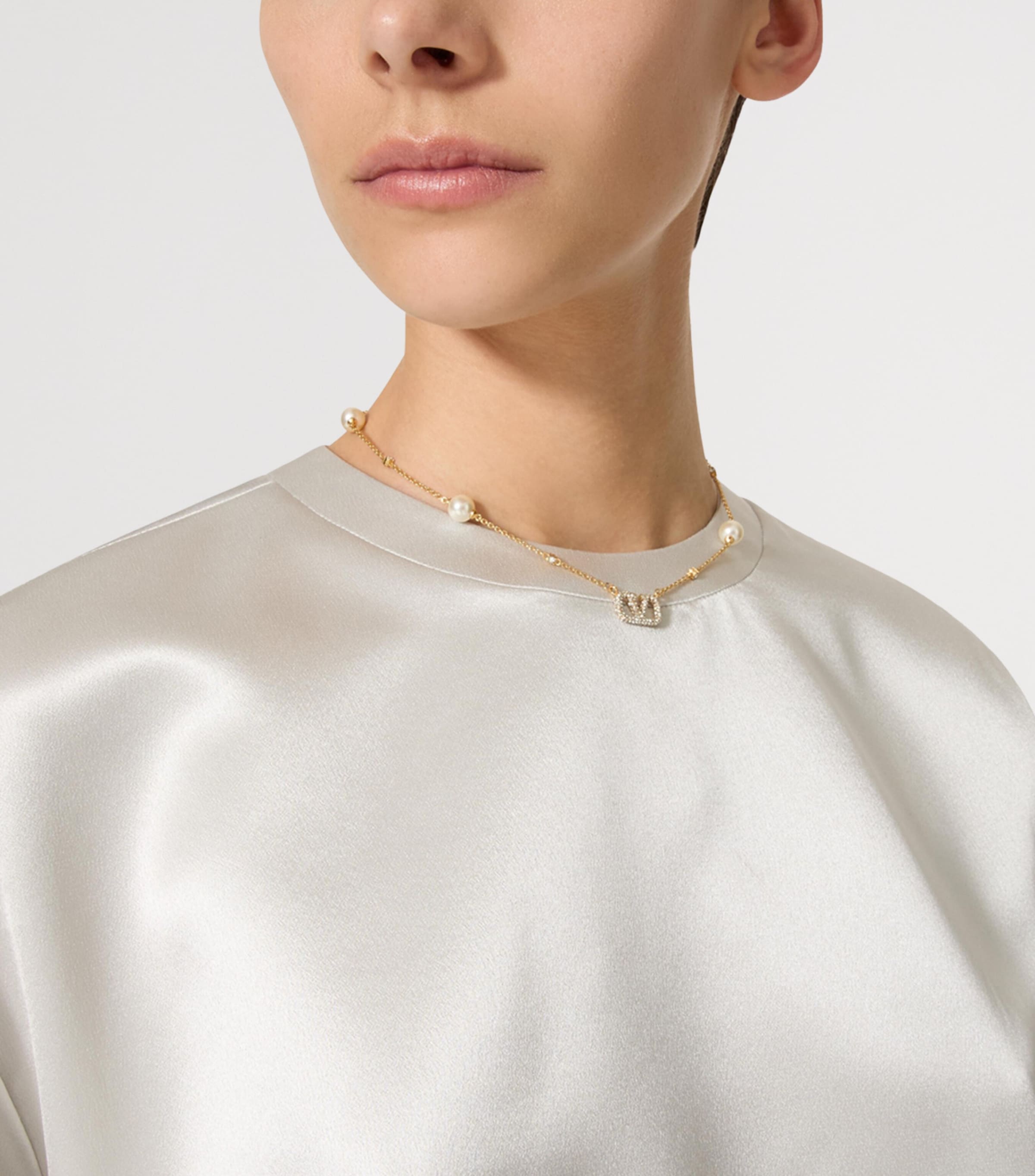 Embellished VLogo and Faux Pearl Necklace Y49 Image 2