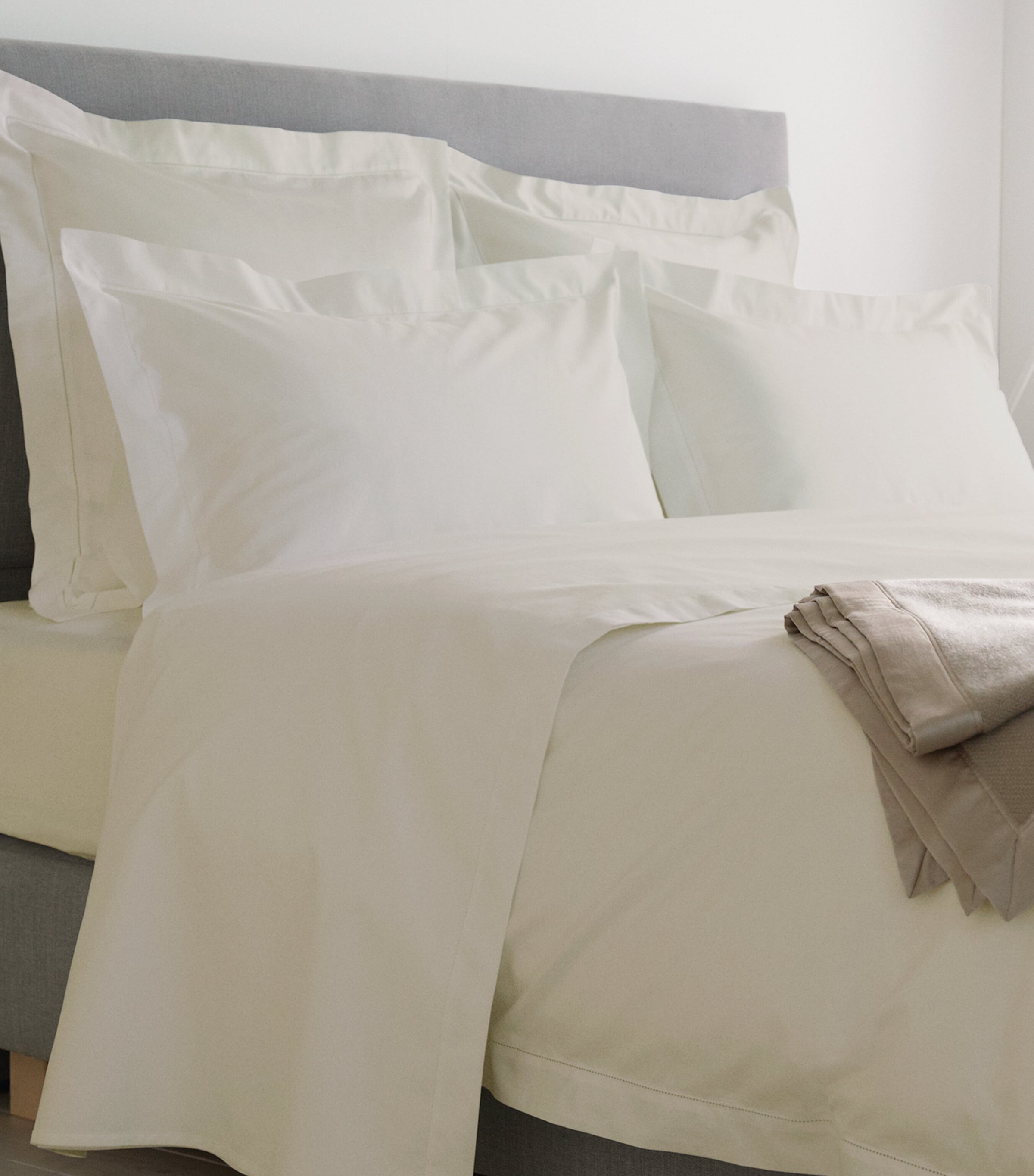 Harrods Of London Cadogan Flat Sheet In Ivory