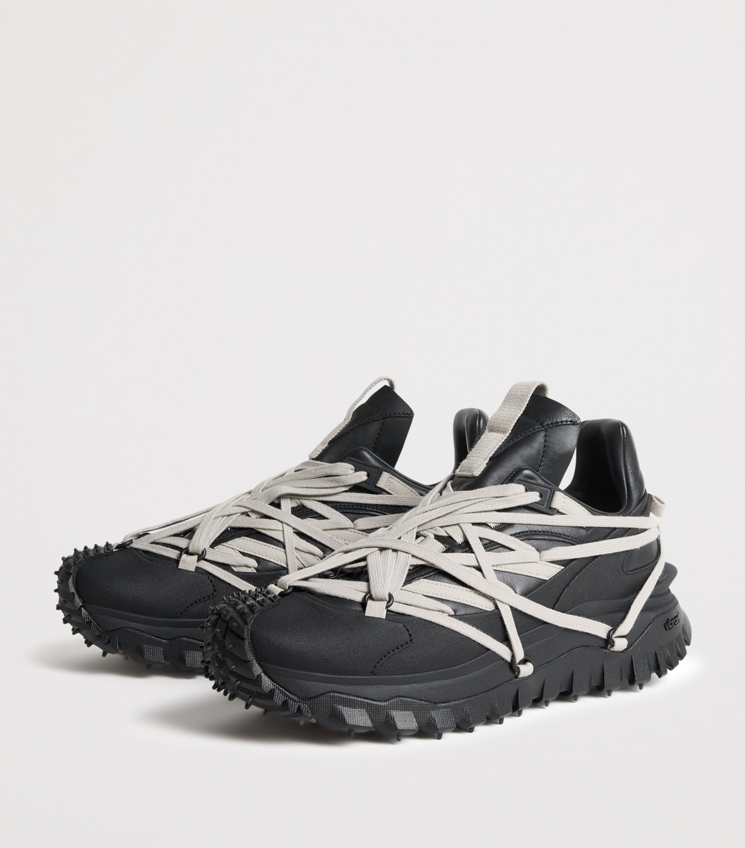 x Moncler Trail Grip Megalace Sneakers 999 - BLACK Image 3
