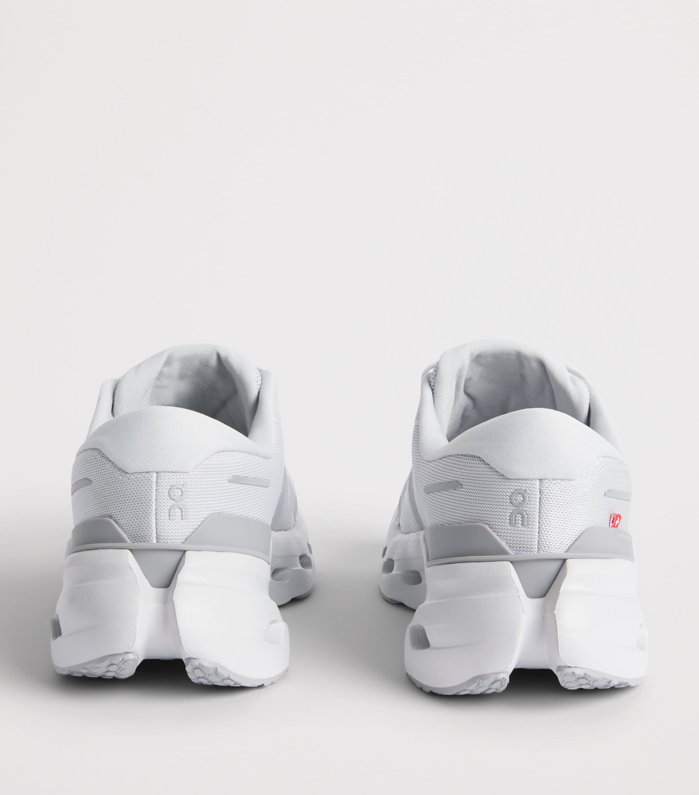 On Mens Cloudrunner 3 Trainers Glacier | Alloy Image 5