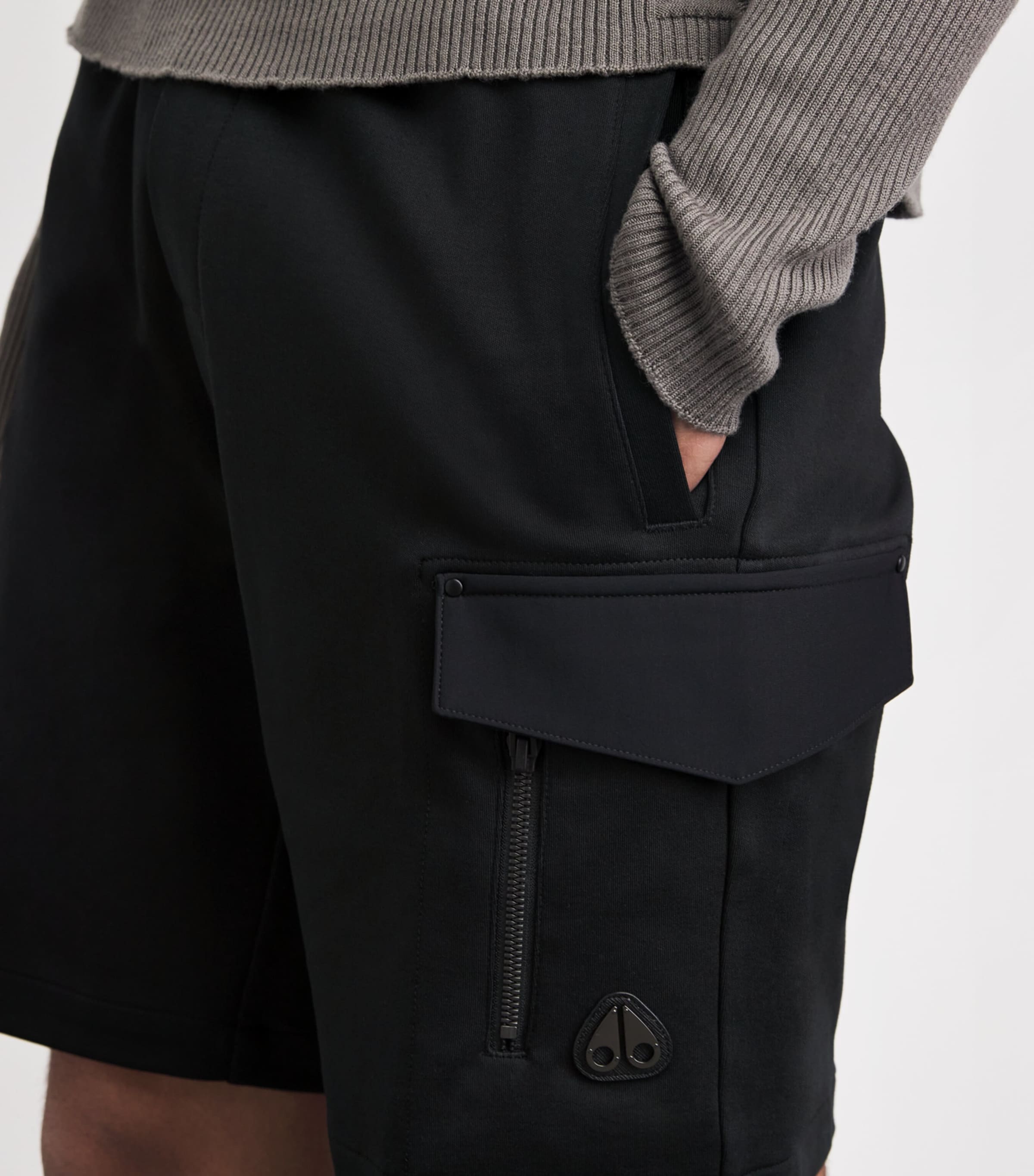 Moose Knuckles Mens Dalon Cargo Sweatshorts Black Image 3