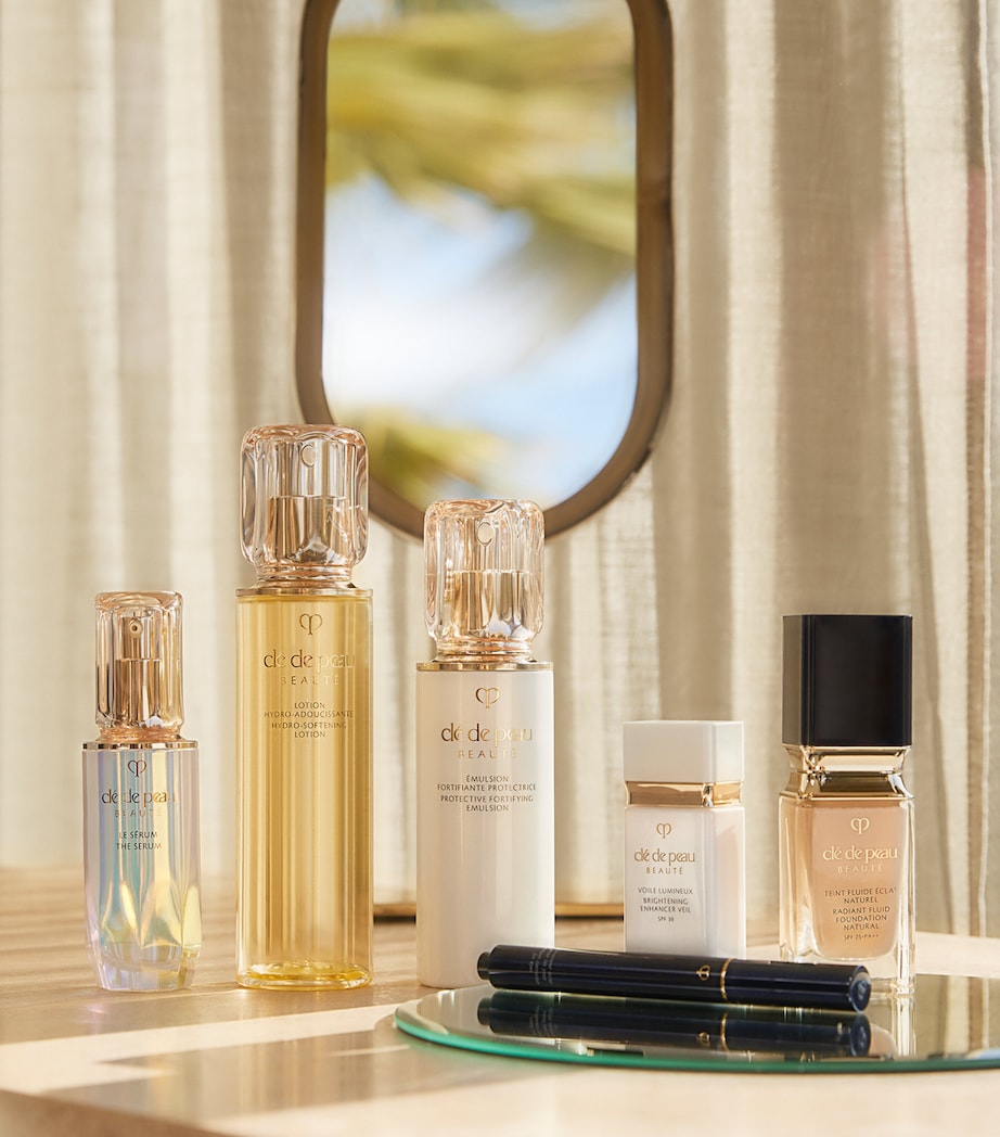 Clé de Peau Beauté Radiant Corrector for Eyes Ivory Image 5