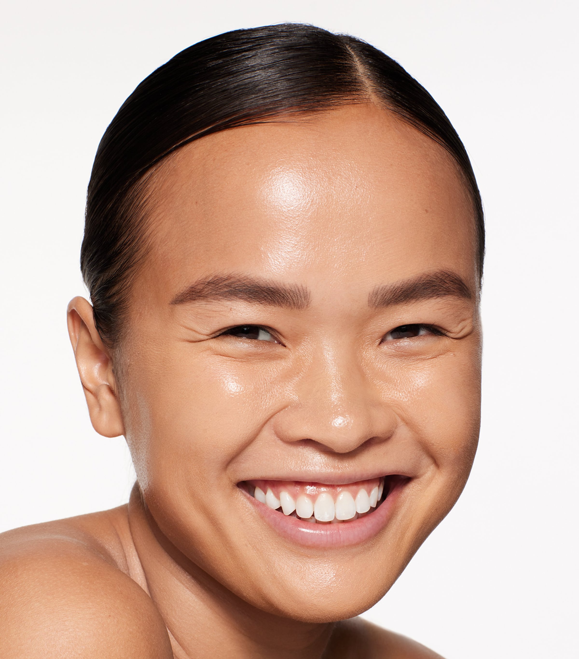 Revitalessence Skin Glow Foundation SPF 30 350 MAPLE Image 3