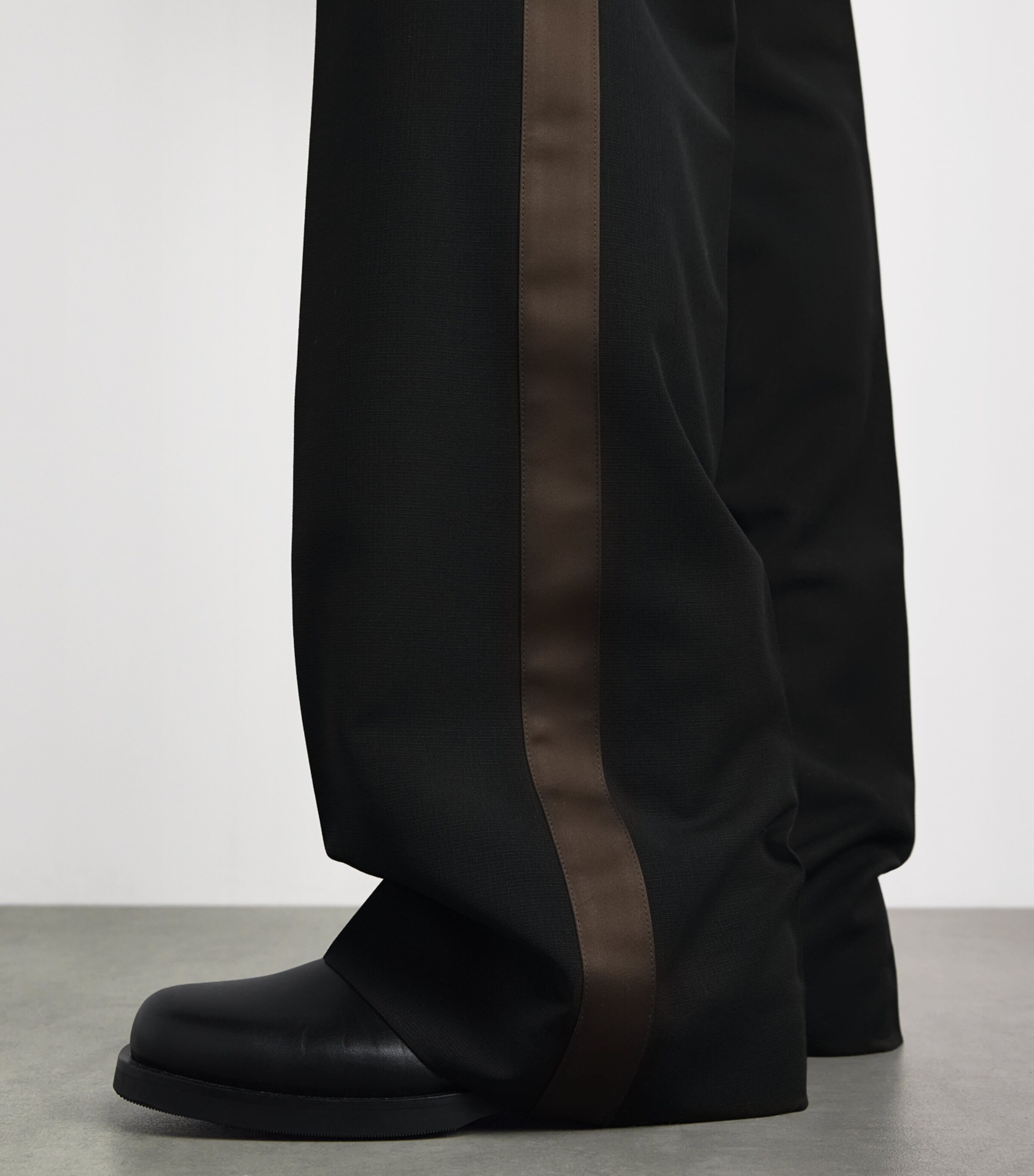 Wales Bonner Mens Virgin Wool Alto Trousers Black / Brown Image 3