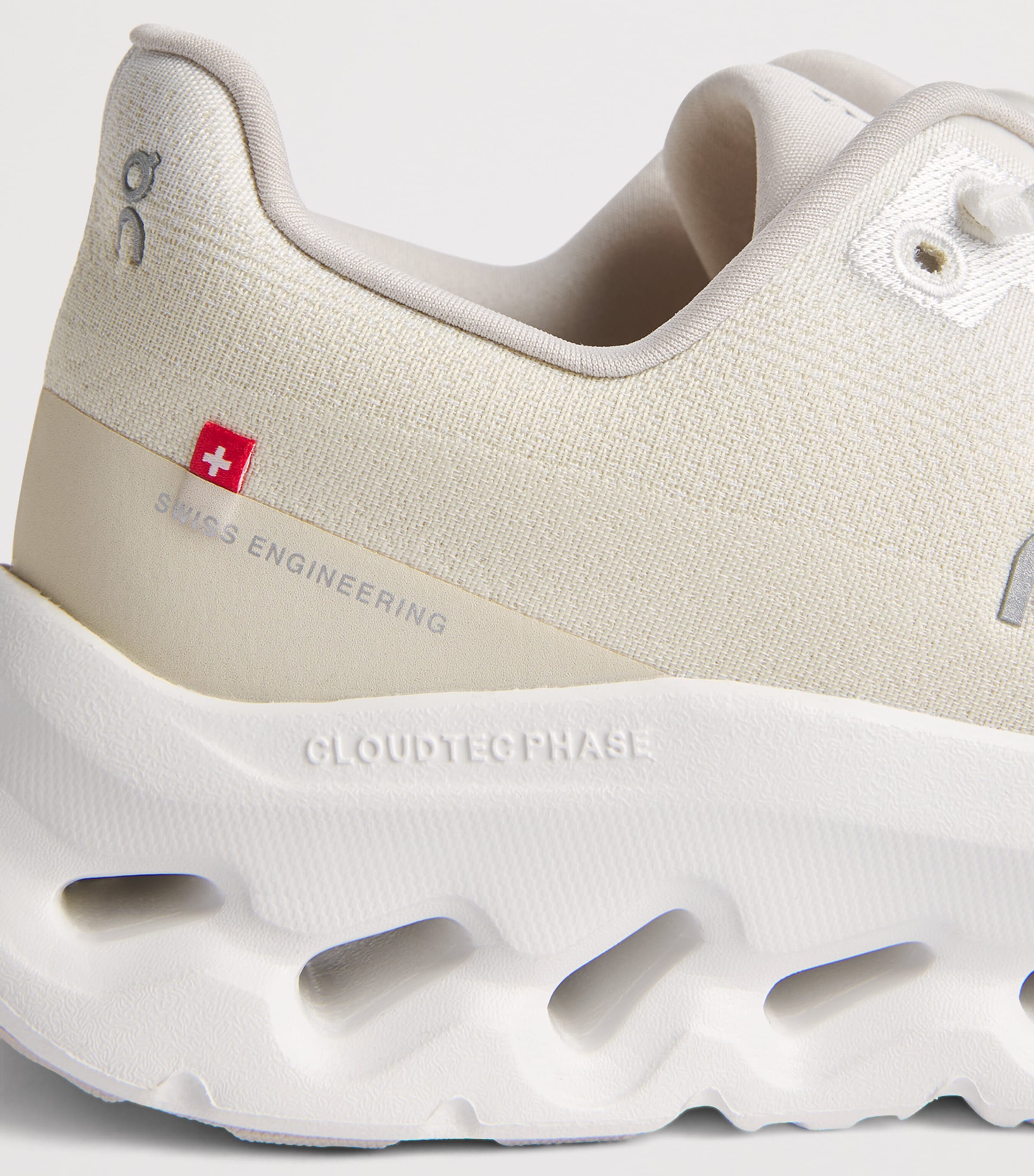 On Cloudtilt Trainers White | Bran Image 7