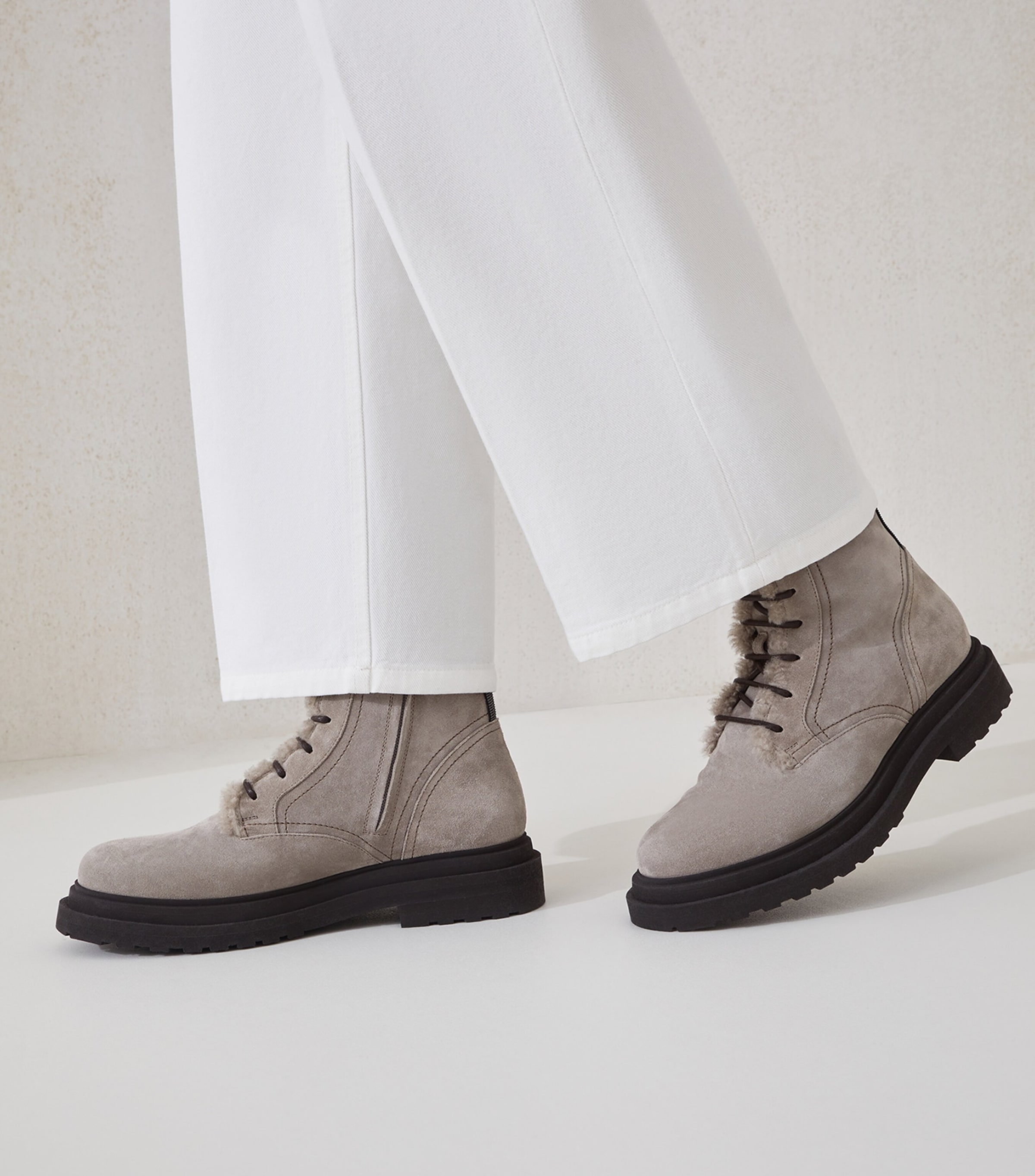 Suede Lace-Up Ankle Boots C5859 Image 2