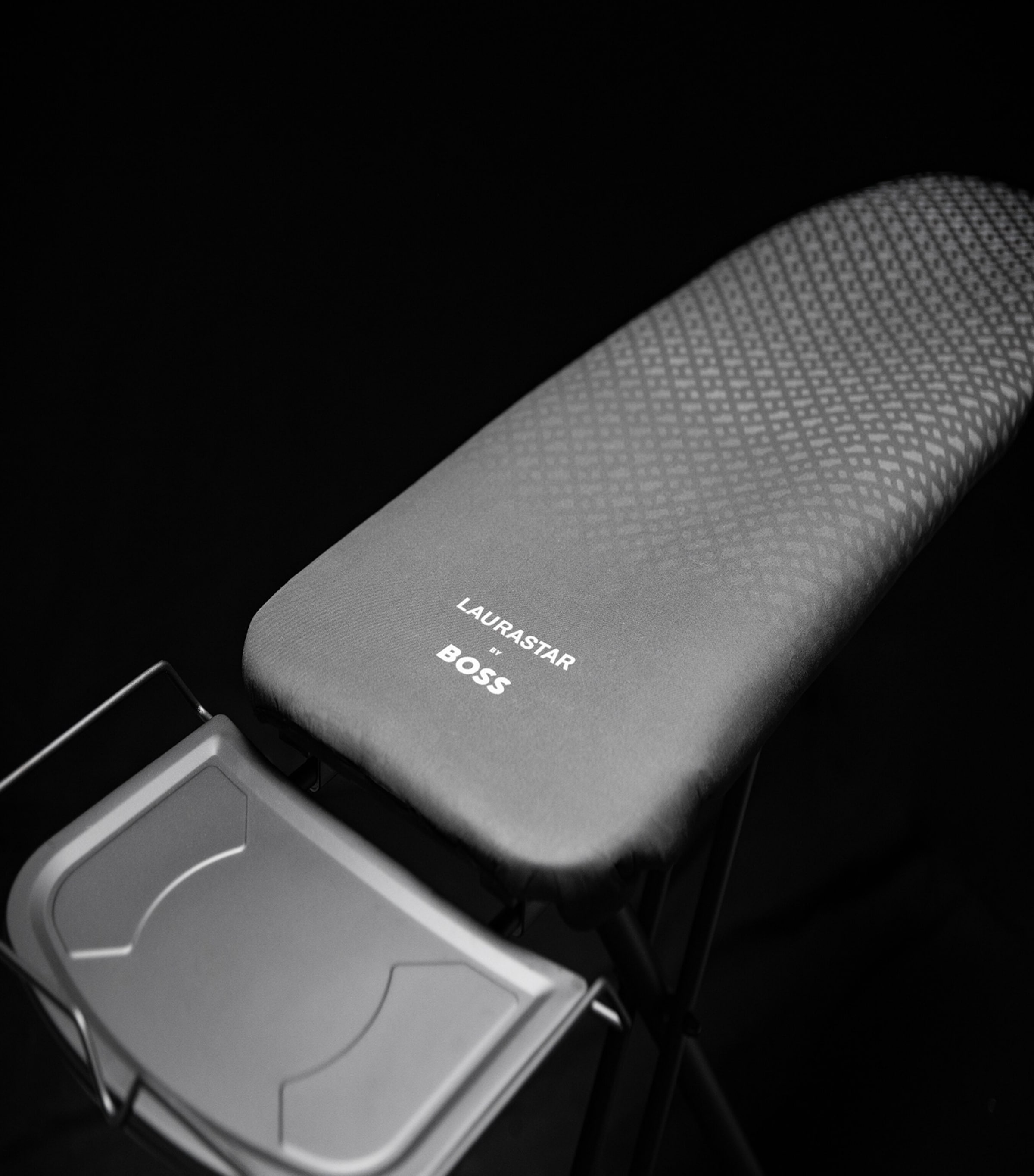 x BOSS Universal Ironing Board Cover BLACK Image 2