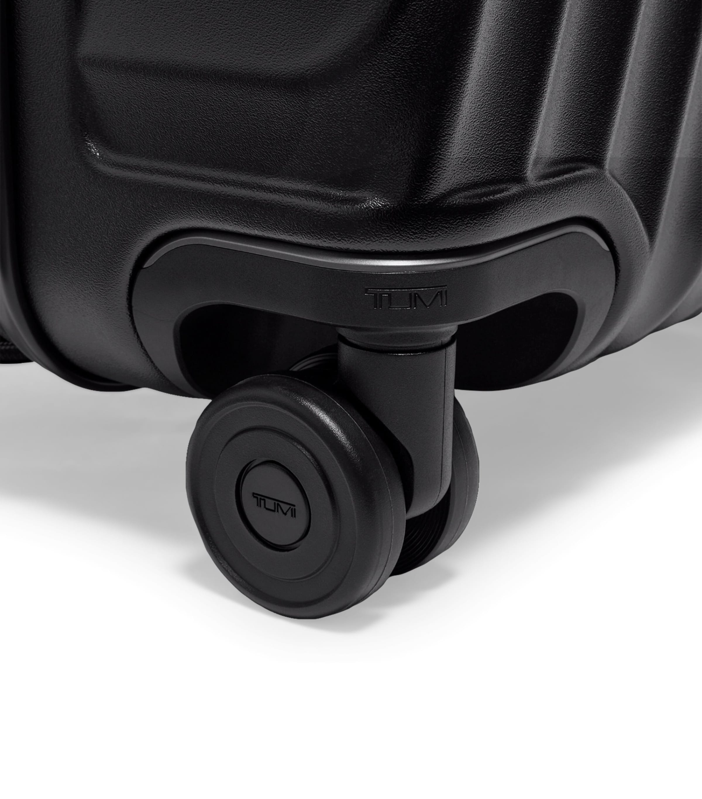 19 Degree Check-In Suitcase (80cm) TEXTURED BLACK 6153 Image 3