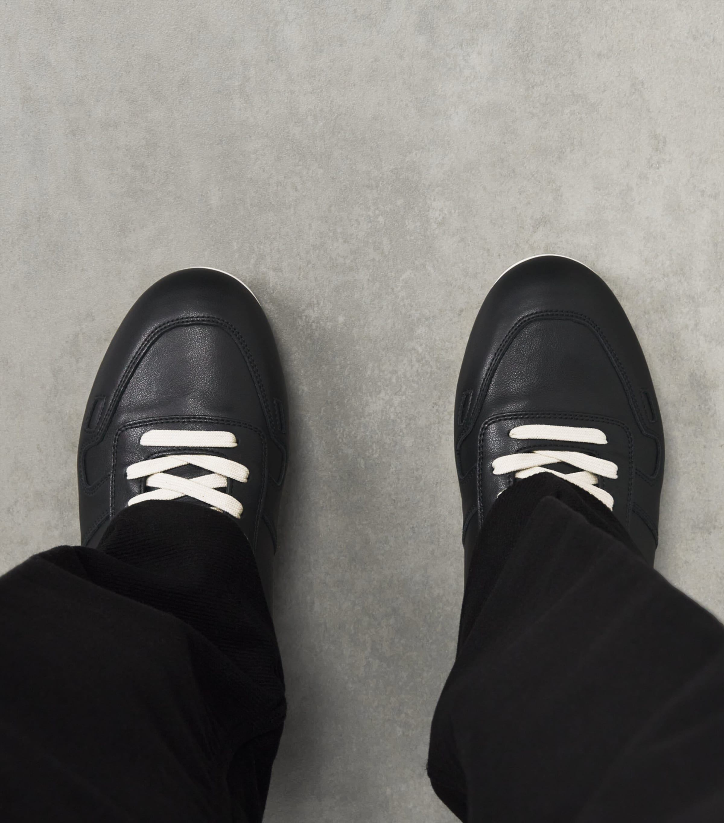 Leather Minimal Low-Top Sneakers BLACK/MILK/MILK Image 6