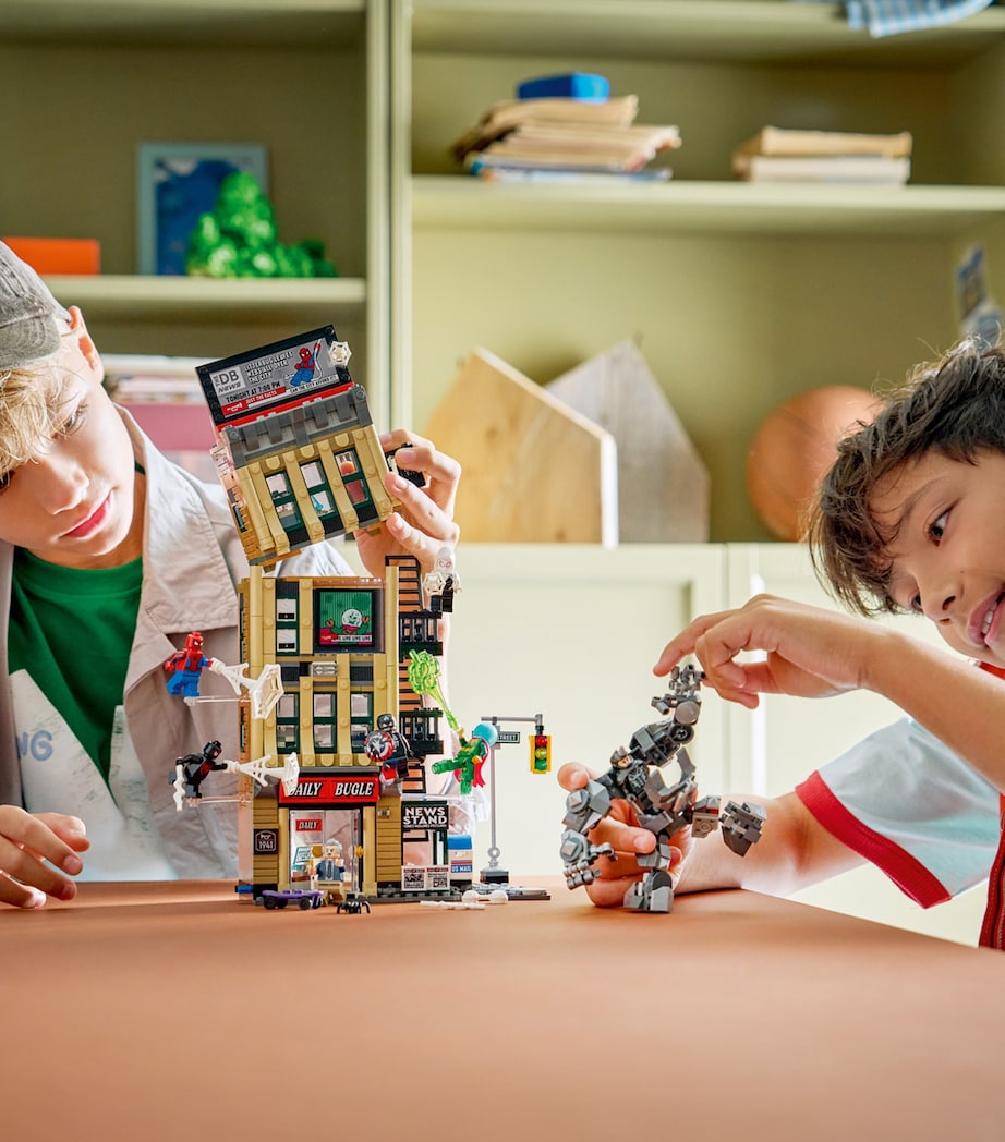 LEGO Marvel Spider-Man vs. Mysterio: The Daily Bugle 76342 MULTI Image 4