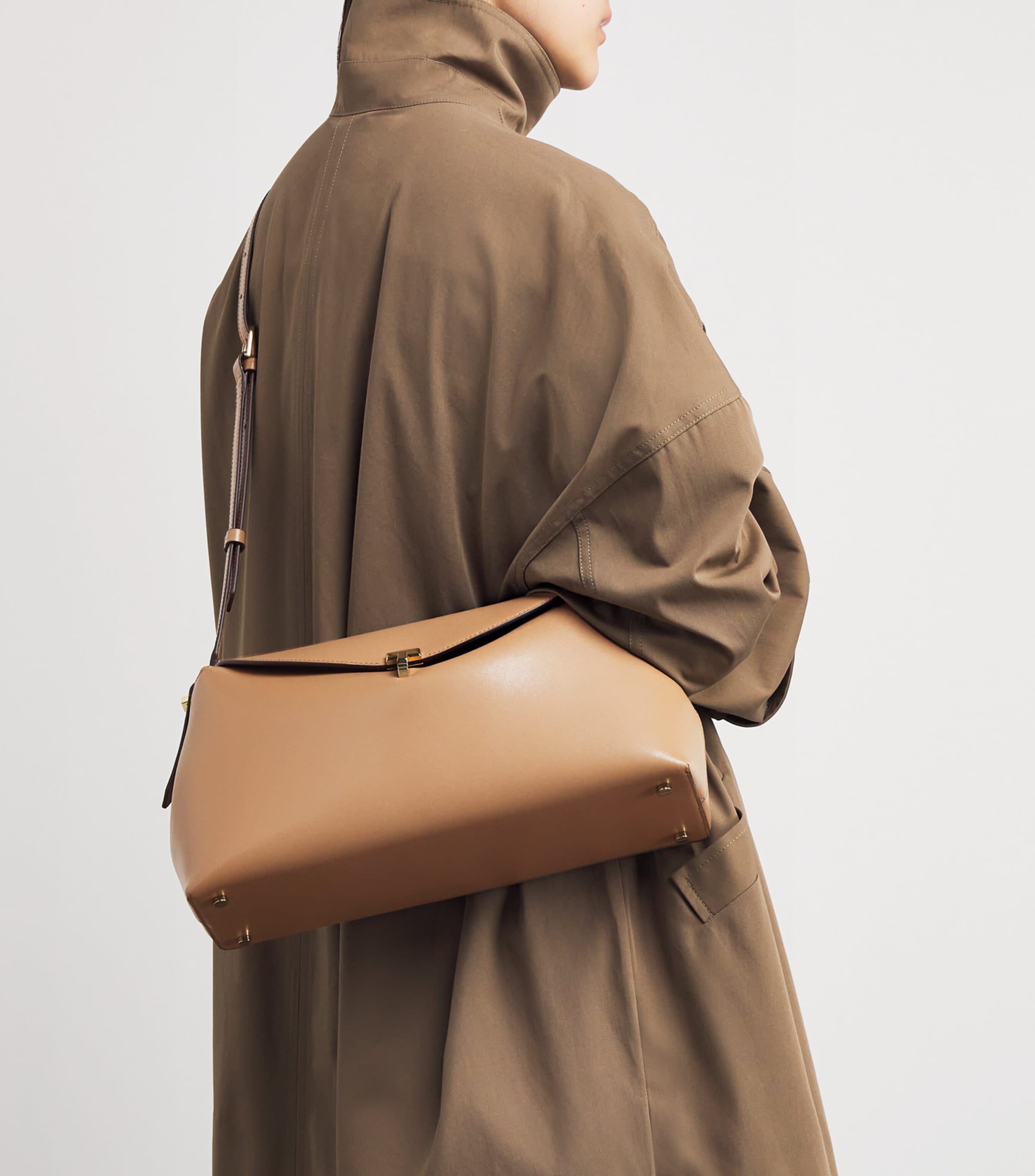 Toteme Large Leather T-Lock Top-Handle Bag Camel Image 2