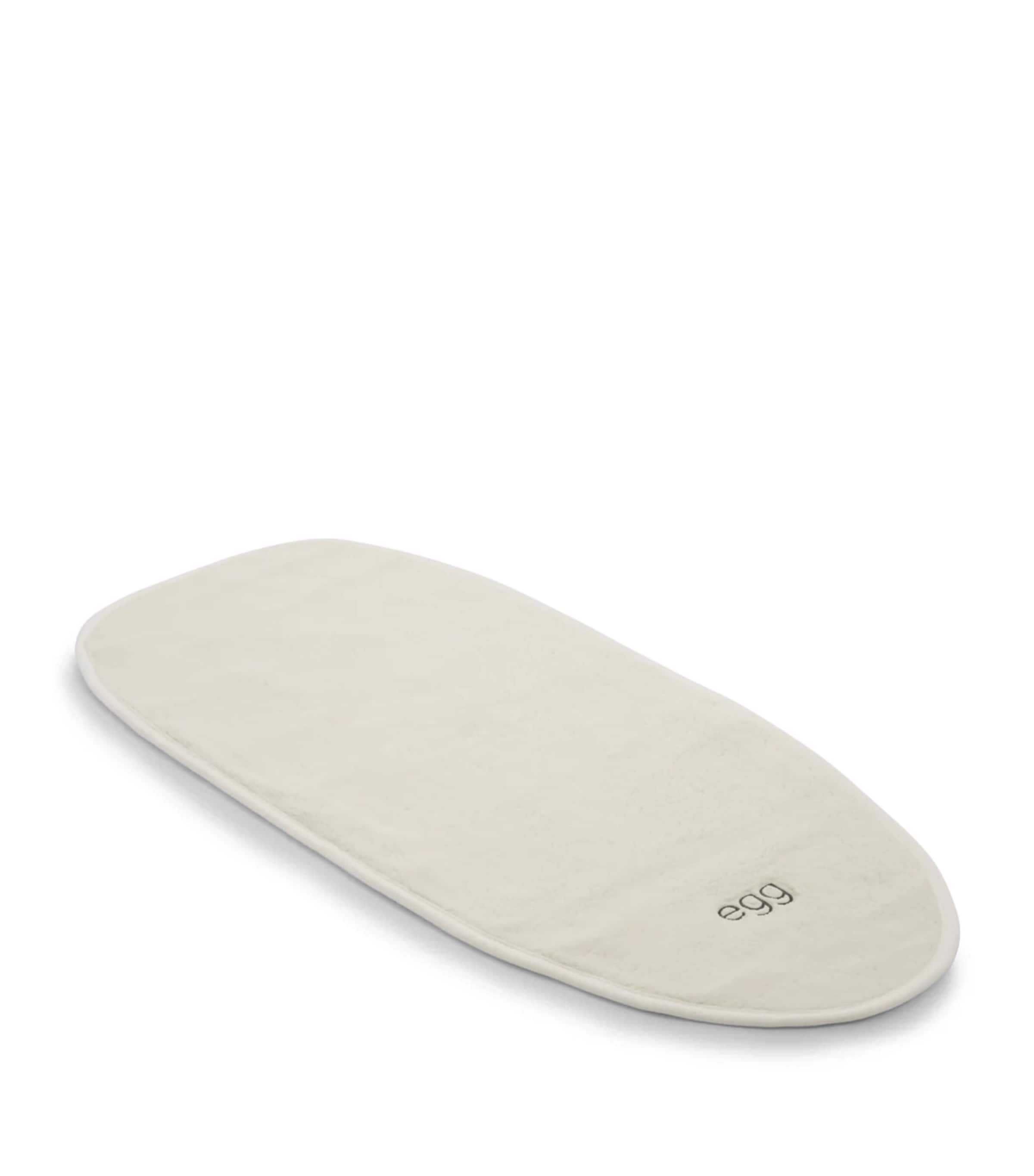 Egg x Aston Martin egg3 Snuggle Bundle Grey Image 14