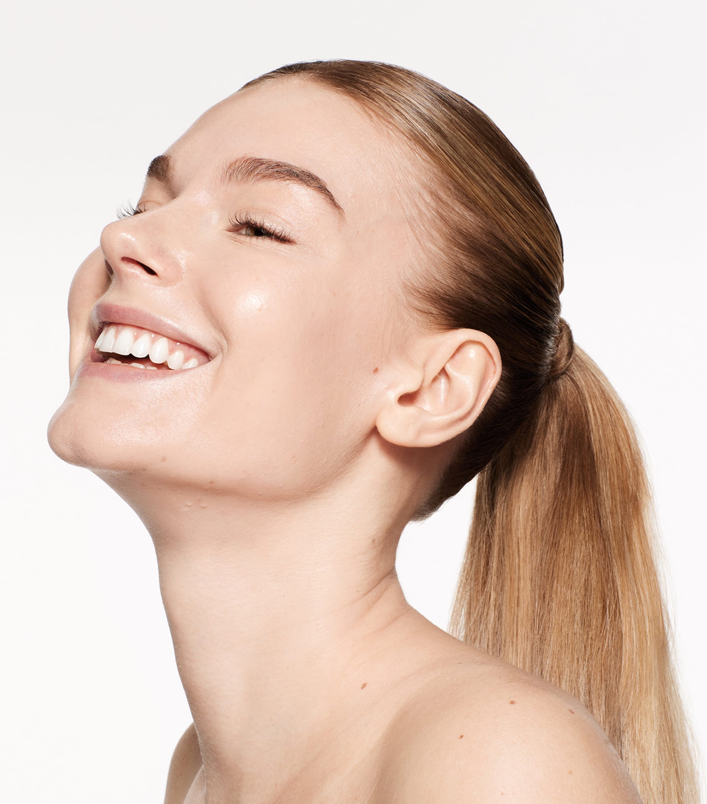 Revitalessence Skin Glow Foundation SPF 30 160 SHELL Image 3