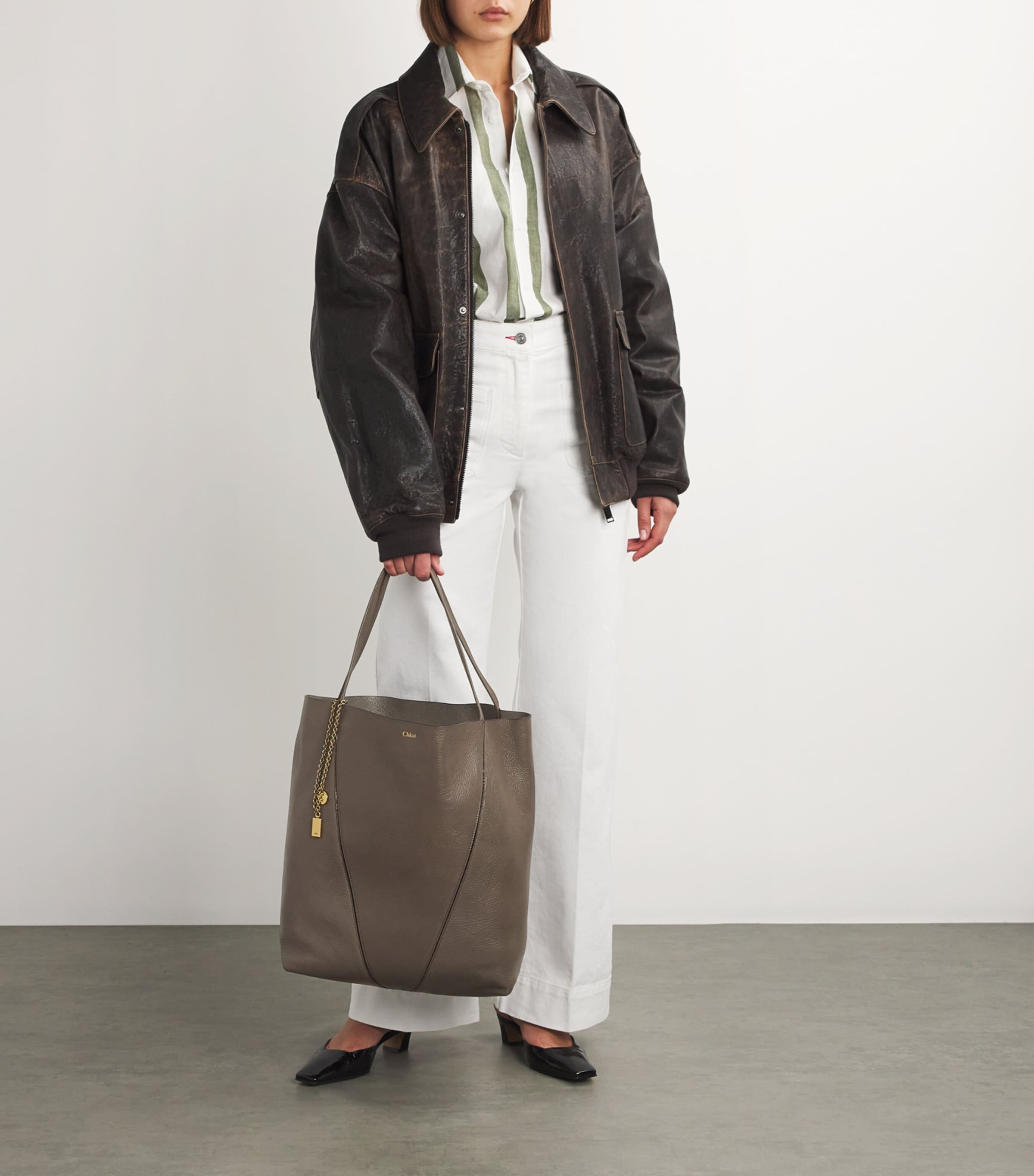 【CHLOE】Large Chloe Spin tote bag スピン トートバッグ Chloé Large Chloé Spin Tote Bag In Grained Leather in Black