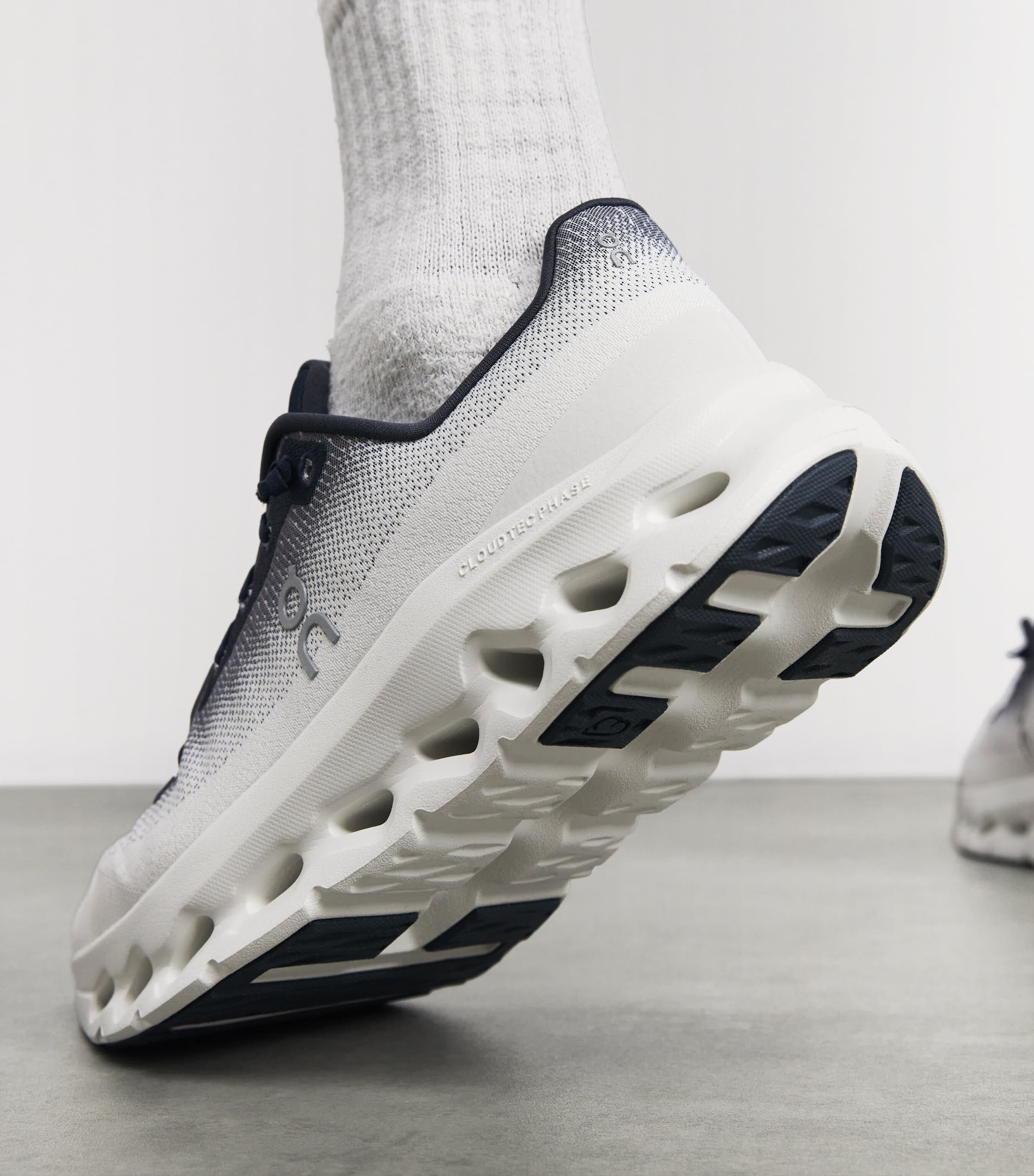 Cloudtilt Trainers MIDNIGHT ICE Image 2