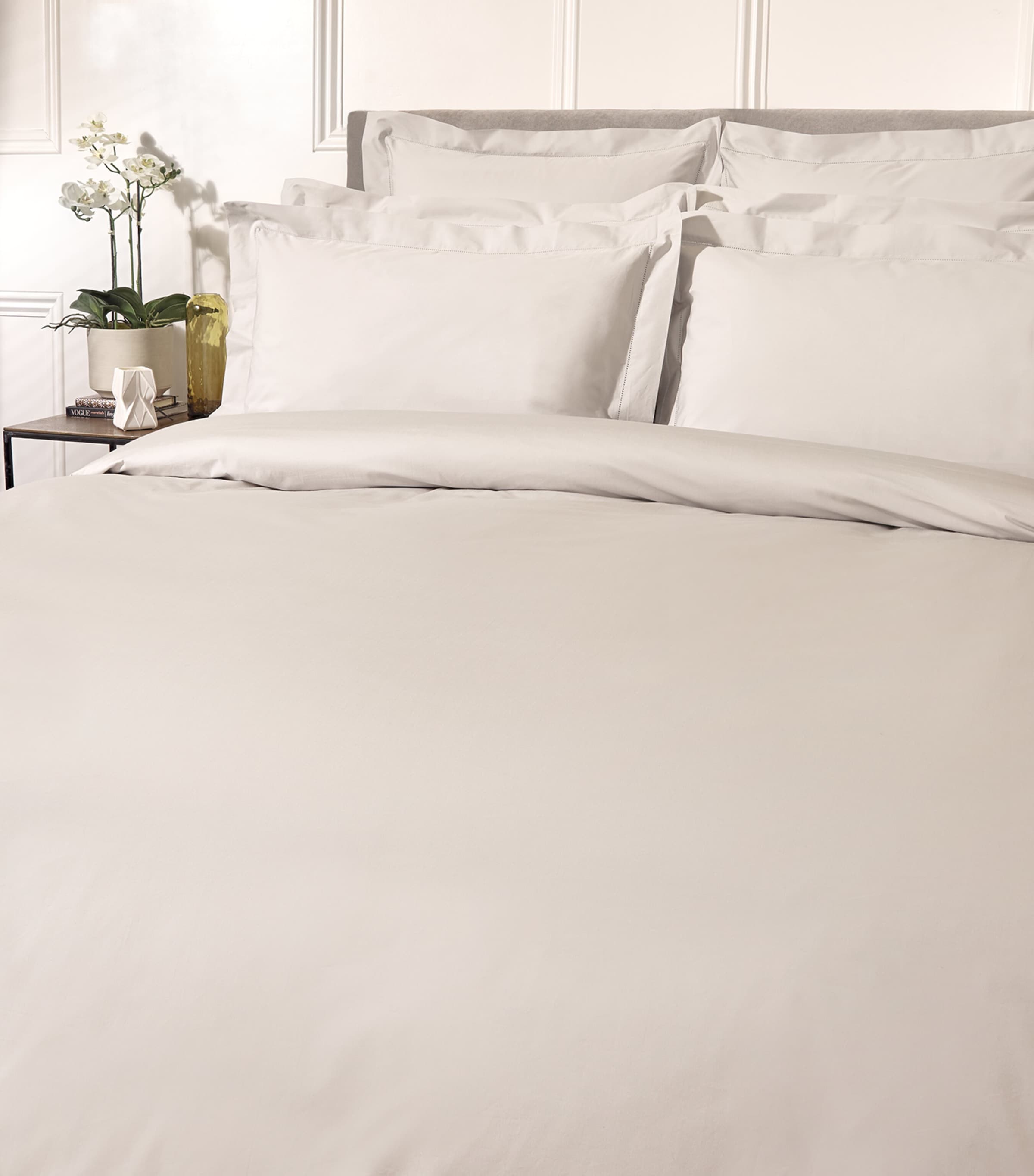 Harrods of London Cadogan Emperor Fitted Sheet (215cm x 215cm) Light Grey Image 3