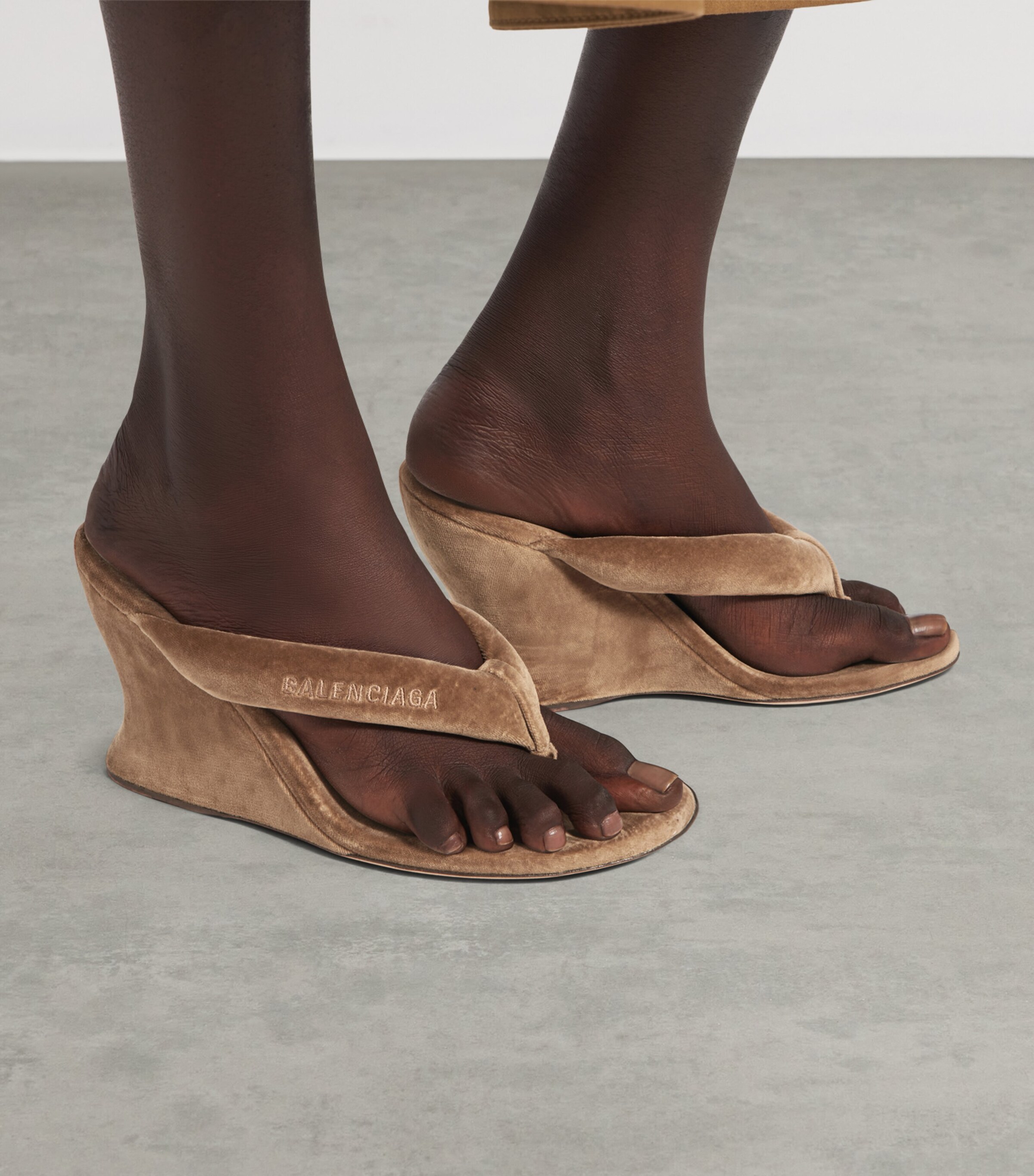 Balenciaga Velvet Gaeta Thong Wedge Sandals 90 Image 6