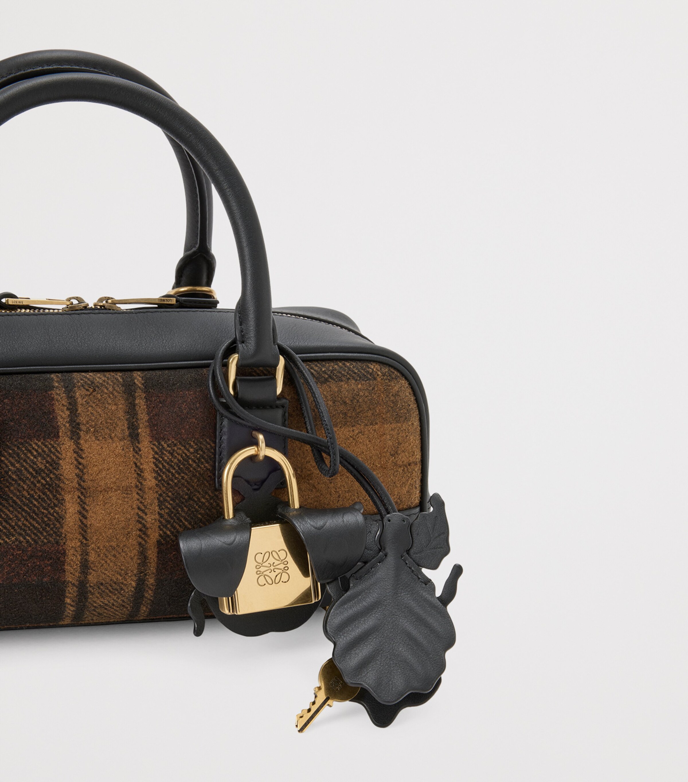 Leather Amazona 23 Top-Handle Bag TAN BLACK Image 10