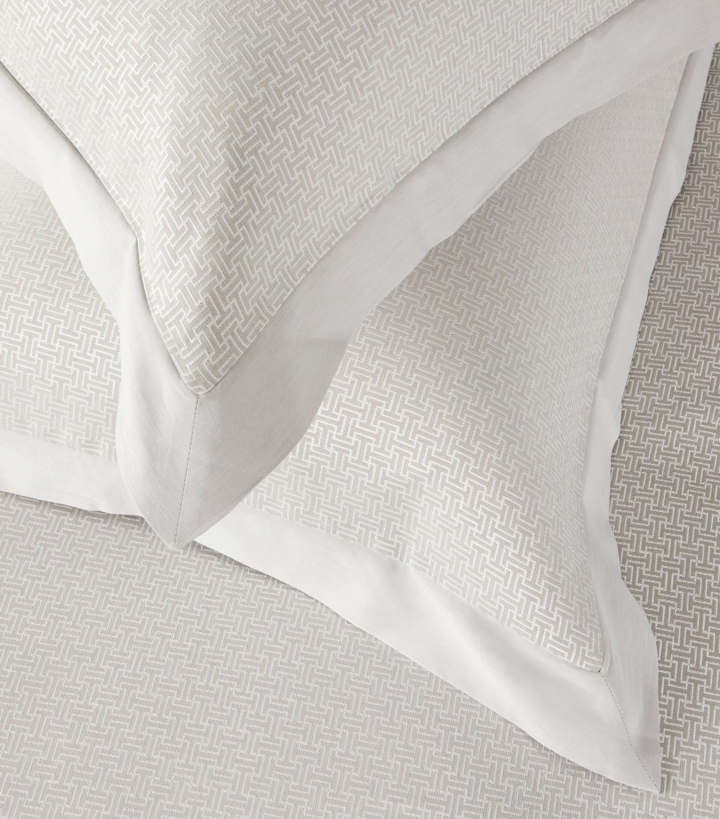 Celso De Lemos Avalon Super King Duvet Cover (260cm x 220cm) Glacier Image 7