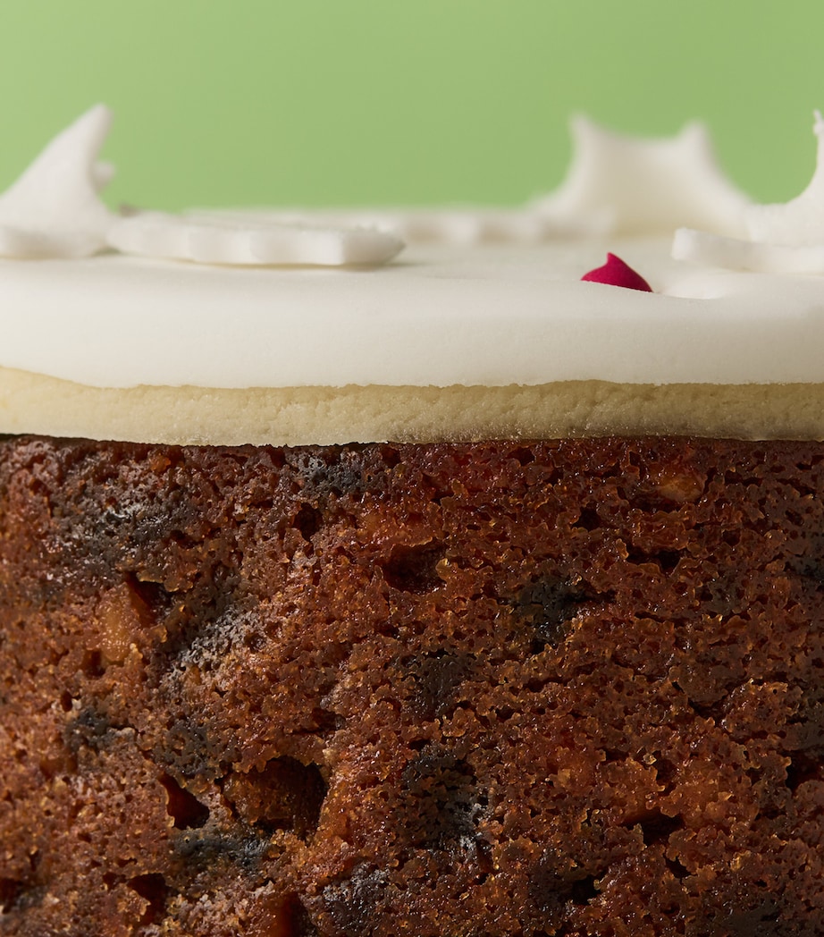 Alcohol-Free Iced Christmas Cake (600g) NO COLOUR Image 2